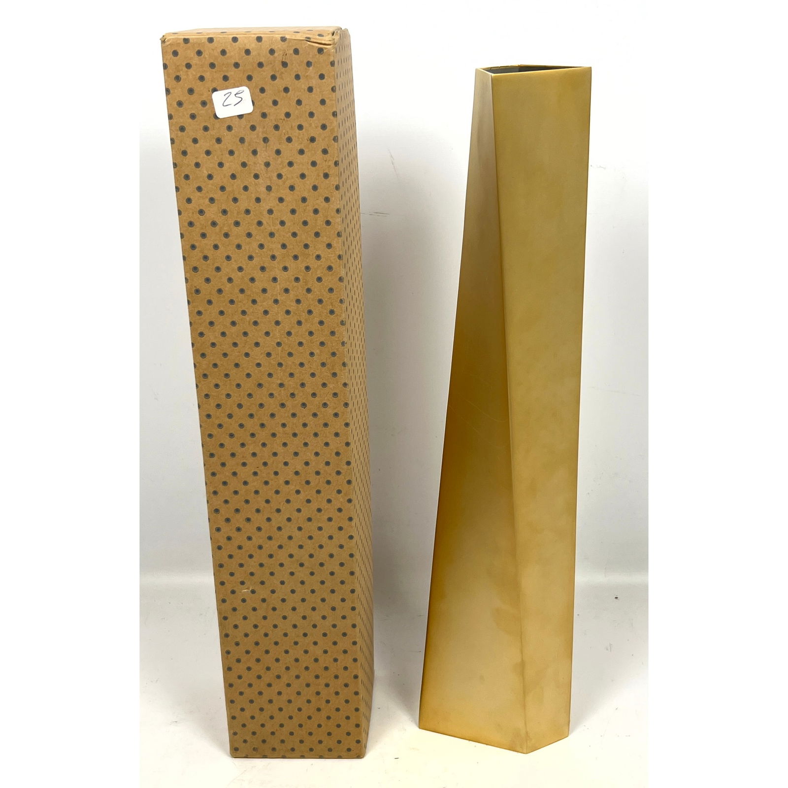 Zaha Hadid Crevasse vase (2005) ZH01 GDS For Alessi Limited edition numbered edition 080040 These PV (1 of 8)