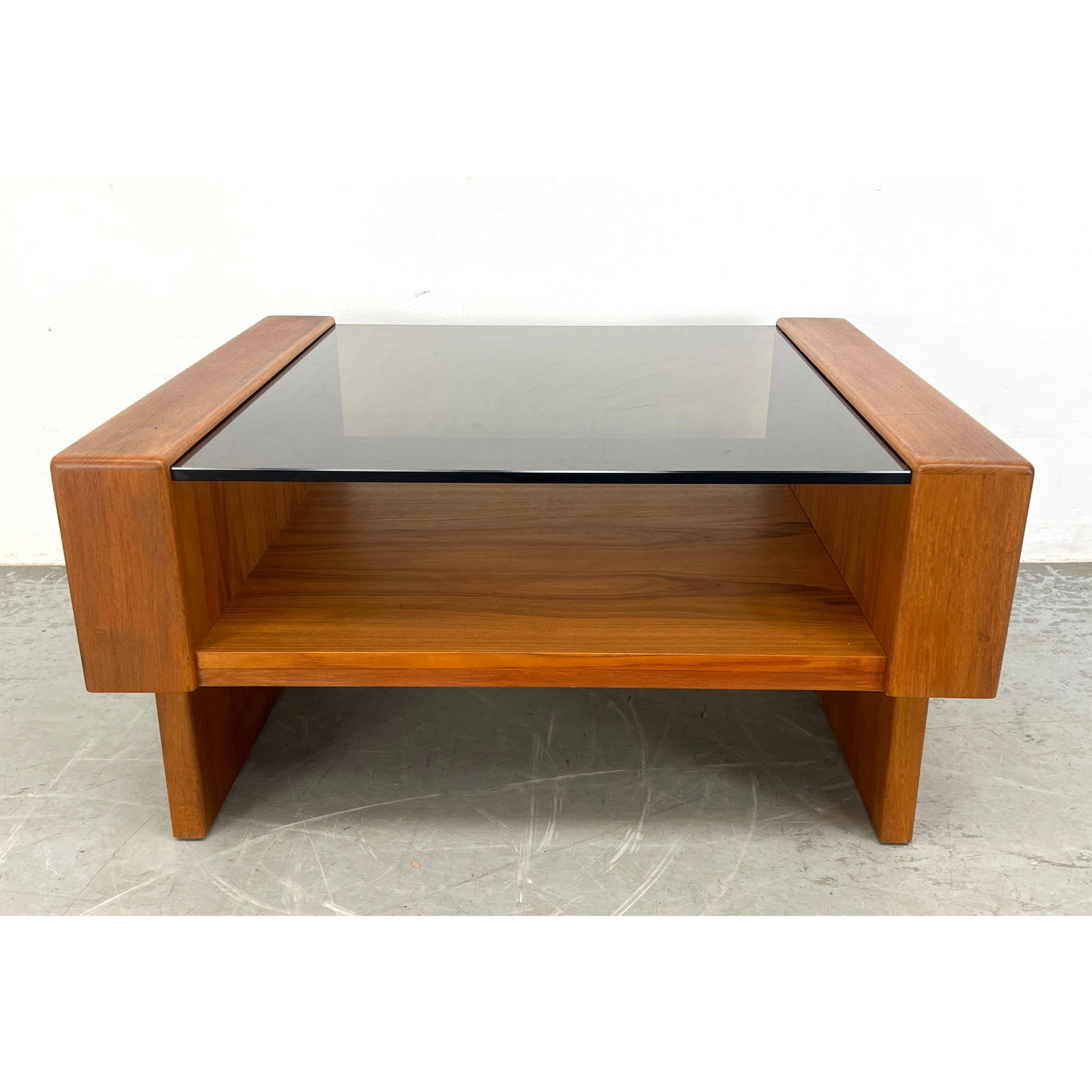 Danish Modern Hundevad Teak Cube Table: Danish Modern Hundevad Teak Cube Table Dimensions: Height: 18 inches, Width: 31 inches, Depth: 35 inches. --- - We offer curbside delivery for most items to NYC, Manhattan, Close Brooklyn, Hoboken abo