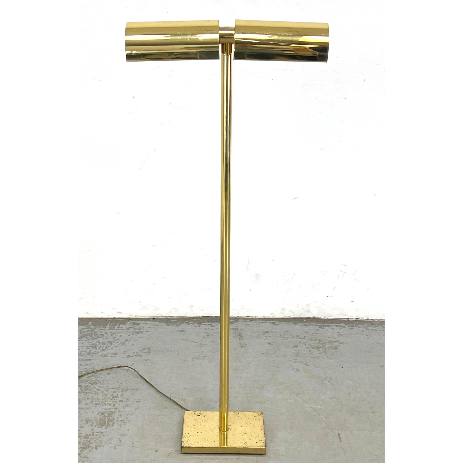 George Kovacs minimalist modern double shade floor lamp,: George Kovacs minimalist modern double shade floor lamp, Dimensions: Height: 44 inches, Width: 17.5 inches, Depth: 6 inches. --- - We offer curbside delivery for most items to NYC, Manhattan, Close Br