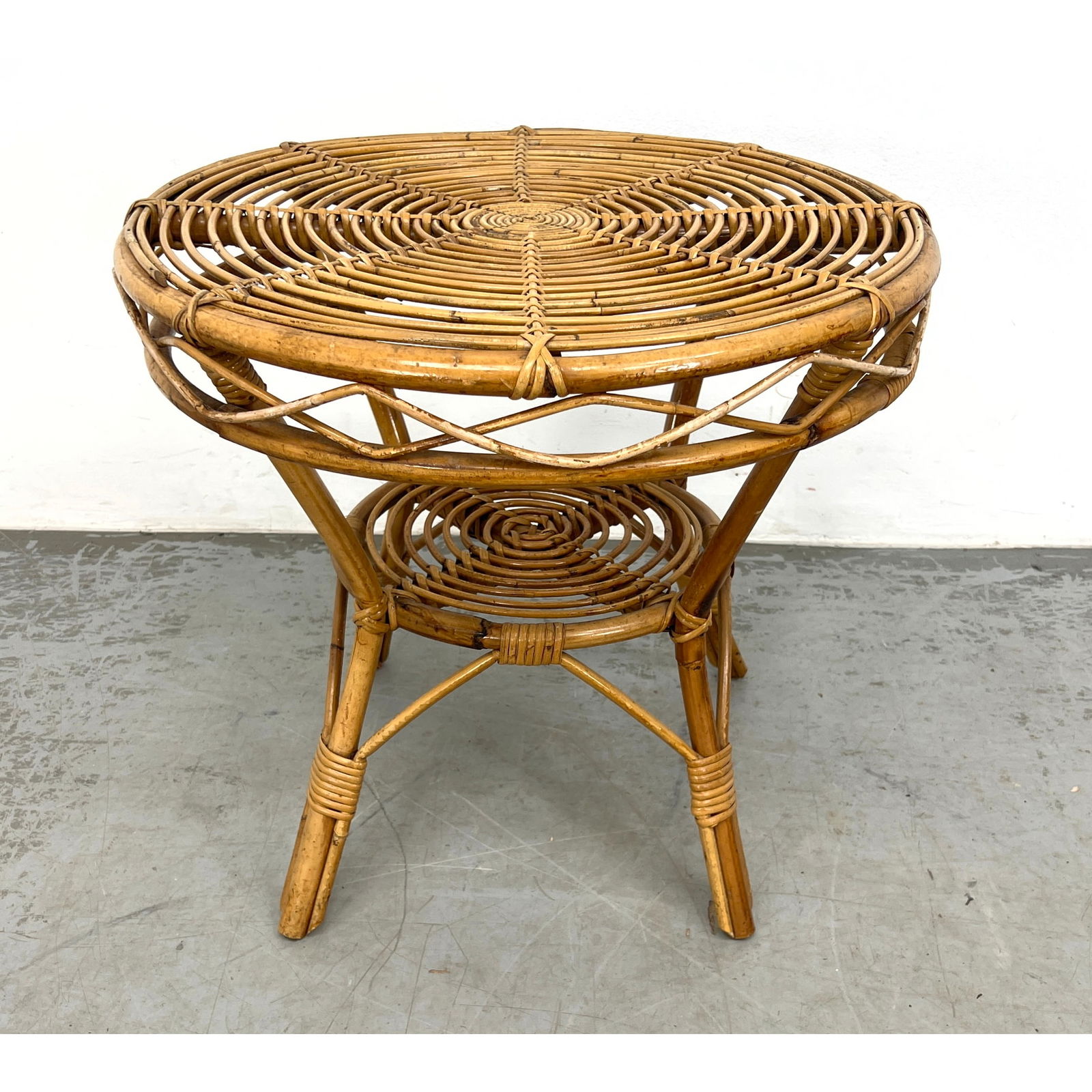 Round Albini style wicker side table. (1 of 7)
