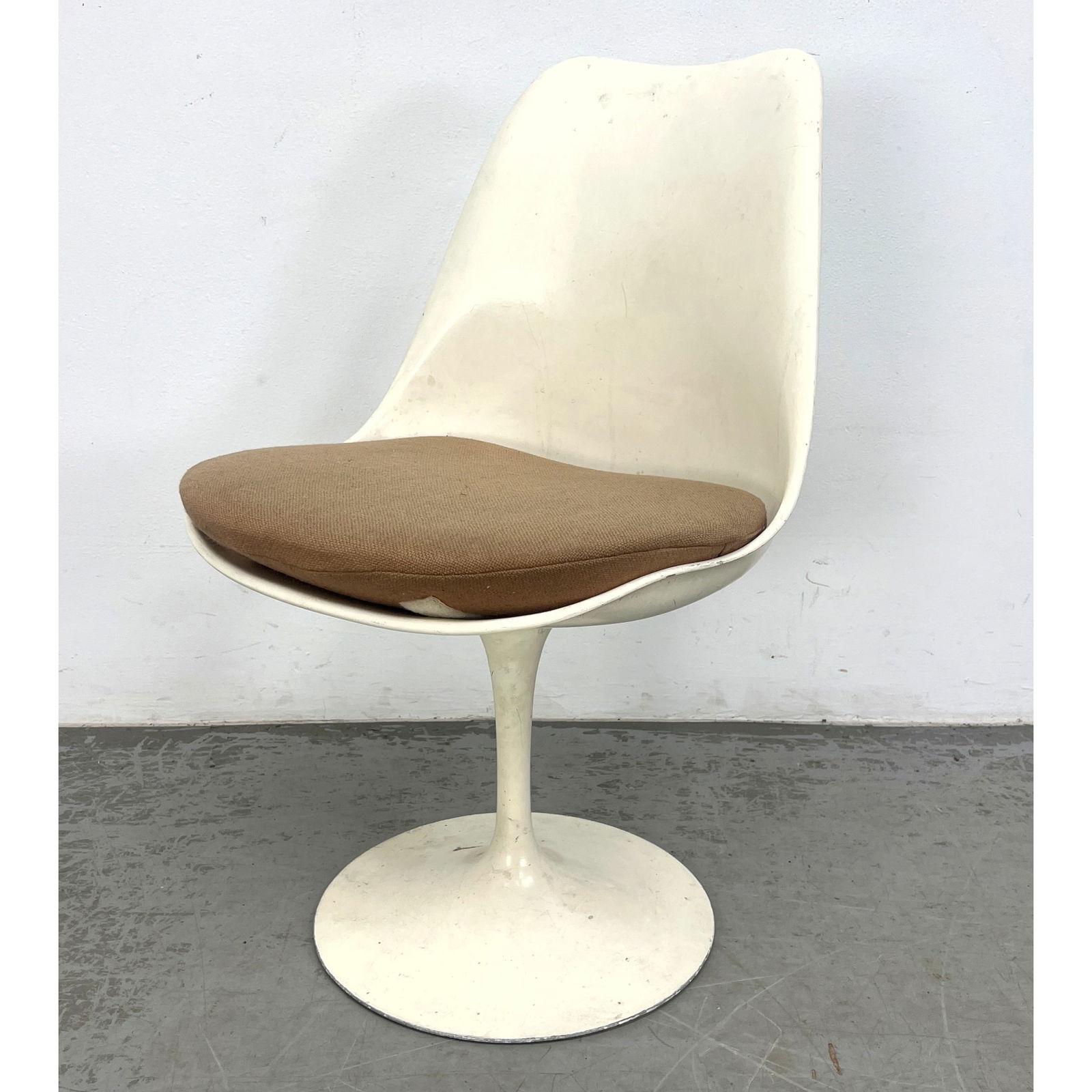 Eero Saarinen Tulip Dining Chair (1 of 9)
