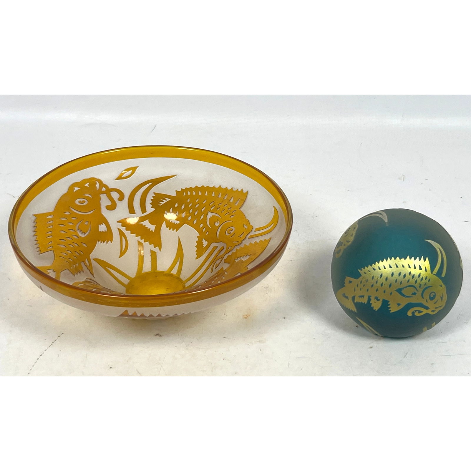 2pc CORREIA Studio Etched Art Glass. 1) 1999 Limited Edition Bowl with Three Fish. Signed. 2) Teal F (1 of 14)
