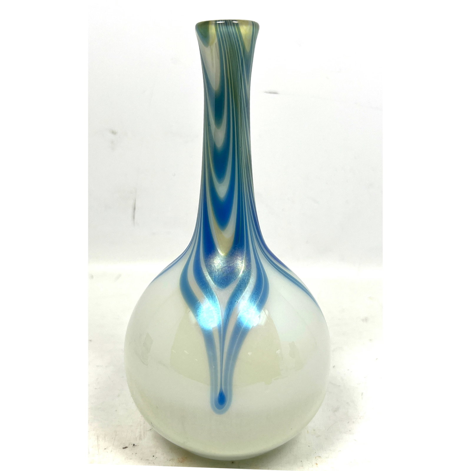Charles Lotton art glass vase. Signed Lotton 1974: Charles Lotton art glass vase. Signed Lotton 1974 Dimensions: Height: 8.5 inches, Width: 4.5 inches, Depth: 4.5 inches. --- US Packing and Shipping charge: In house shipping available. Will be calcula