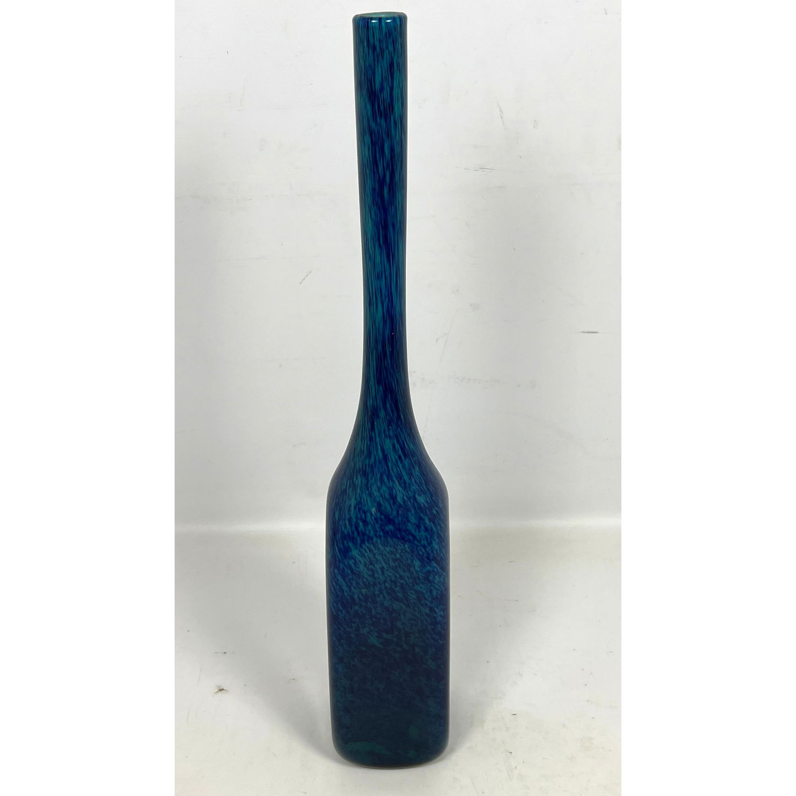 Vintage Italian Murano Art Glass Bottle Vase, Raymor Label: Vintage Italian Murano Art Glass Bottle Vase, Raymor Label Dimensions: Height: 18 inches, Width: 3 inches, Depth: 3 inches. --- US Packing and Shipping charge: In house shipping available. Will be cal