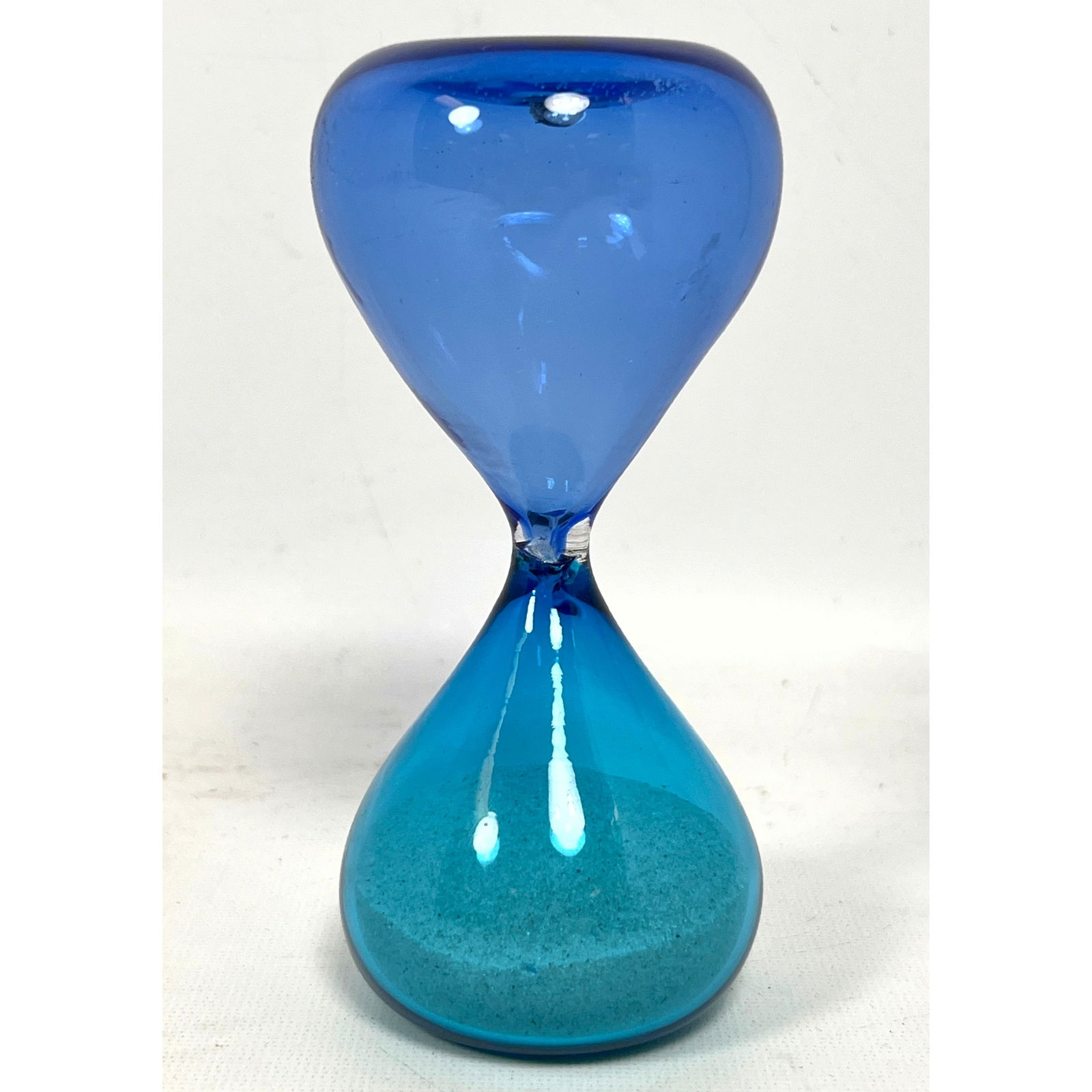 Italian Paolo Venini Italy Clessidre Blue and Aqua Hourglass Timer. Unmarked.: Italian Paolo Venini Italy Clessidre Blue and Aqua Hourglass Timer. Unmarked. Dimensions: Height: 5.5 inches, Width: 2.5 inches, Depth: 2.5 inches. --- US Packing and Shipping charge: $35 Plus require