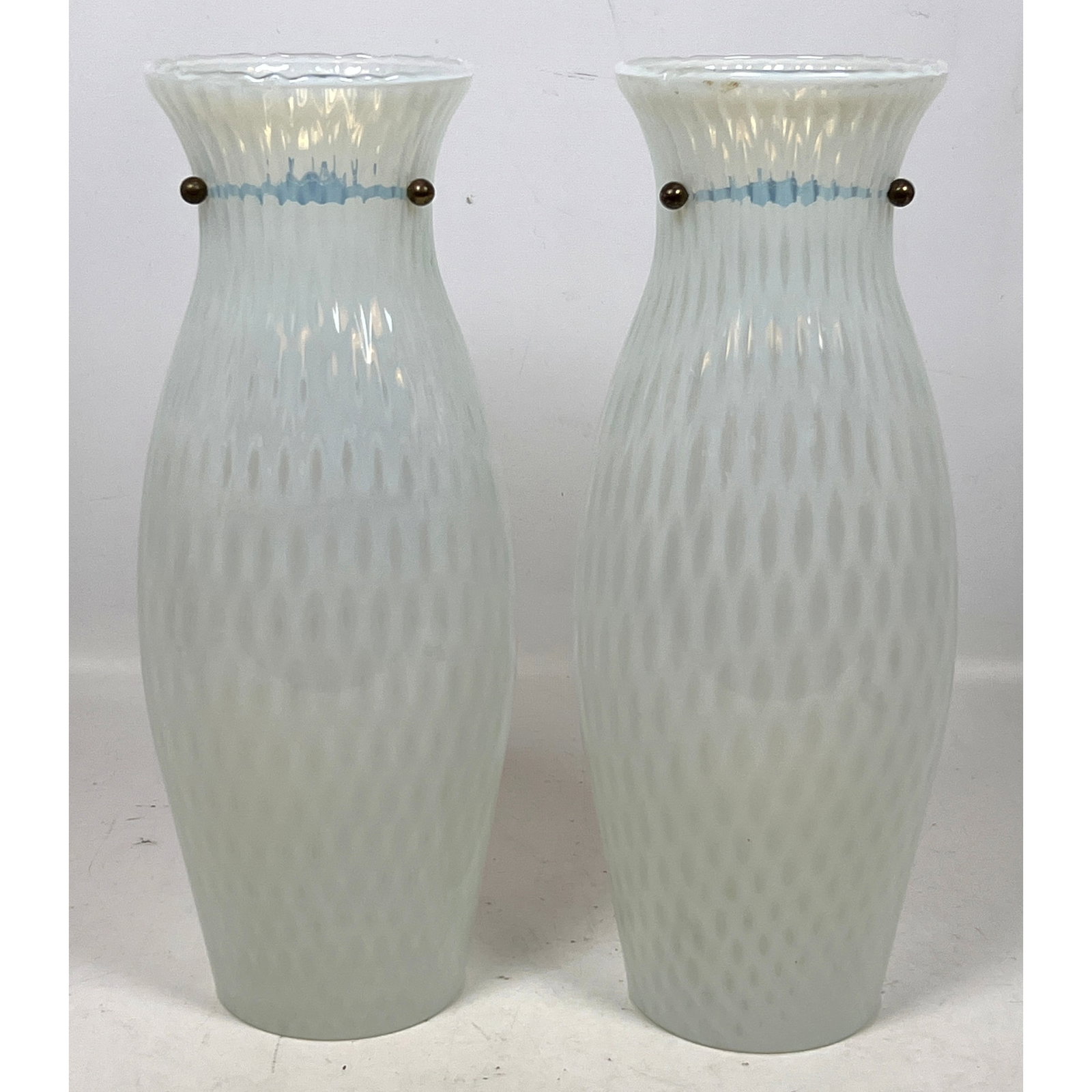 Pair Murano Blown Art Glass Pendant Lamp Shades.: Pair Murano Blown Art Glass Pendant Lamp Shades. Dimensions: Height: 13.5 inches, Width: 5.5 inches, Depth: 5.5 inches. --- US Packing and Shipping charge: In house shipping available. Will be calcula
