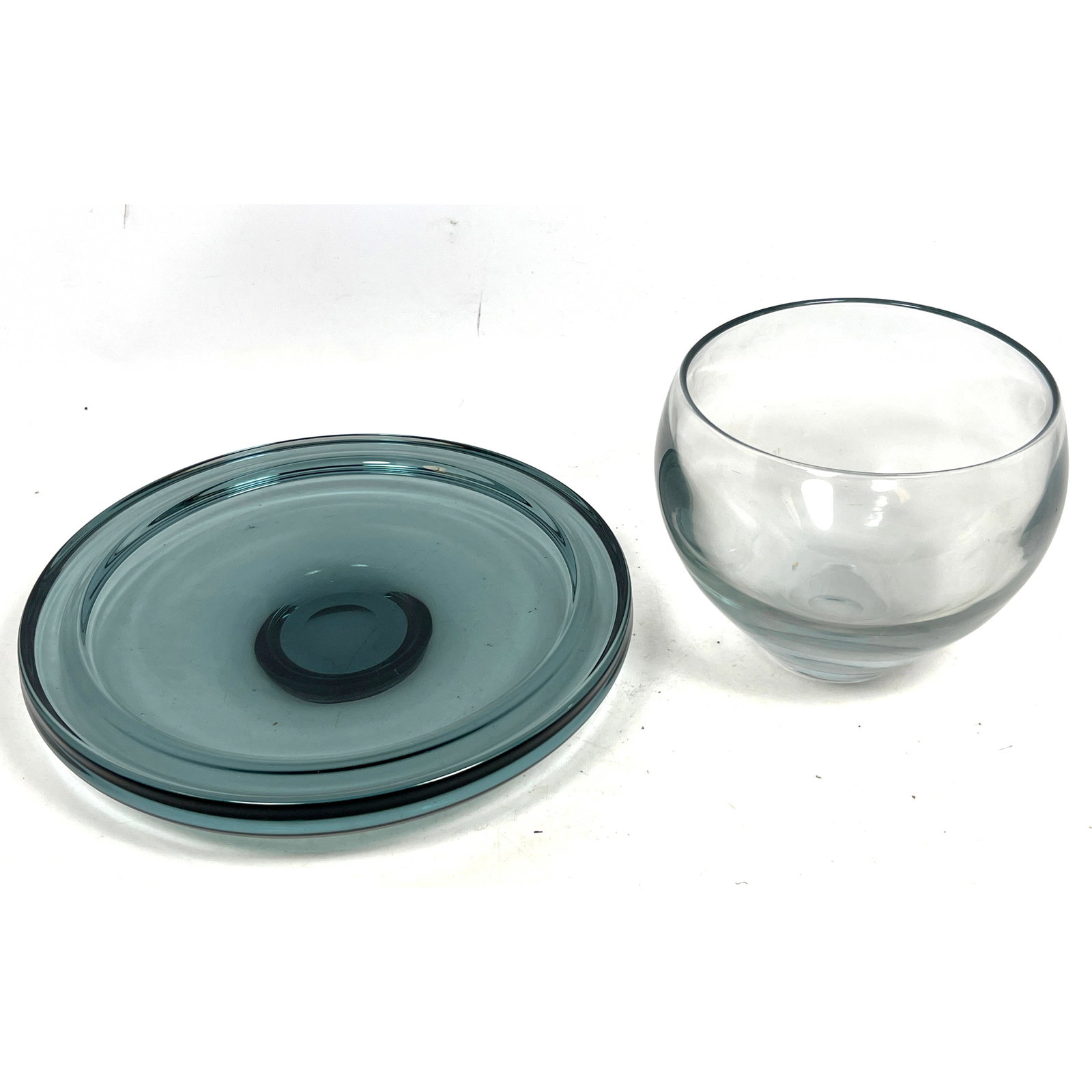 2pc Mid Century Modern Glass. Kosta Low Bowl, Stromberg Bowl.: 2pc Mid Century Modern Glass. Kosta Low Bowl, Stromberg Bowl. --- US Packing and Shipping charge: In house shipping available. Will be calculated once destination known. Plus required insurance at a r