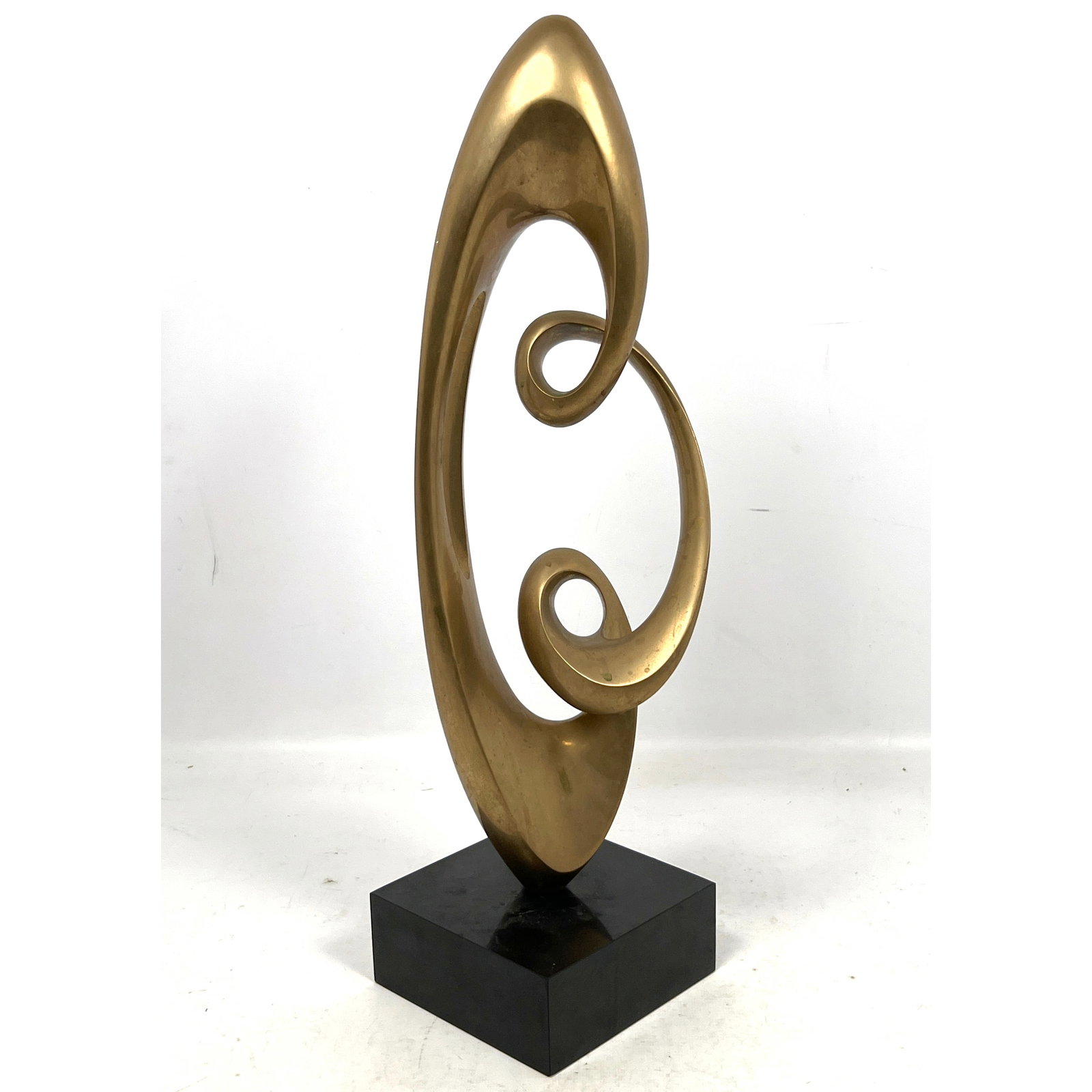 Antonio Grediaga Kieff 9/9 Modernist Bronze sculpture.: Antonio Grediaga Kieff 9/9 Modernist Bronze sculpture. Dimensions: Height: 19.5 inches, Width: 5 inches, Depth: 5 inches. --- US Packing and Shipping charge: In house shipping available. Will be calcu
