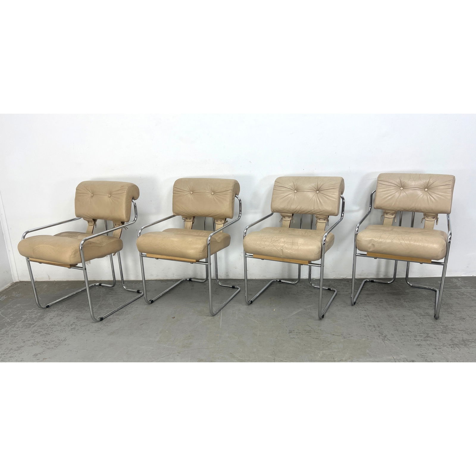 Set 4 Guido Faleschini Mariani i4 Chairs. Pace collection.: Set 4 Guido Faleschini Mariani i4 Chairs. Pace collection. Dimensions: Height: 33 inches, Width: 21 inches, Depth: 25 inches. - Seat Height: 20 inches --- - We offer curbside delivery for most items t