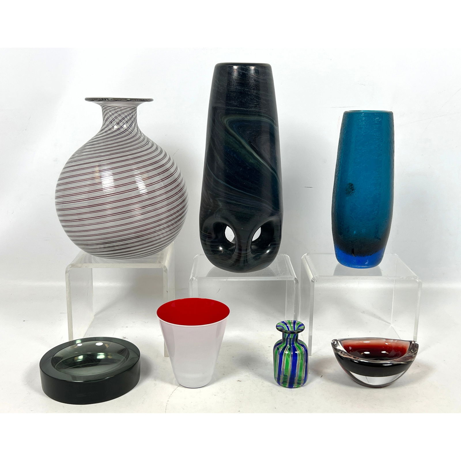 7pc Art Glass Lot. Collection of Italian and Danish Art Glass. Pierced blue green swirl vase, Orrefo: 7pc Art Glass Lot. Collection of Italian and Danish Art Glass. Pierced blue green swirl vase, Orrefors nut dish, Nanny Still cased red and white flared vase, Holmegaard bowl and others Dimensions: Hei