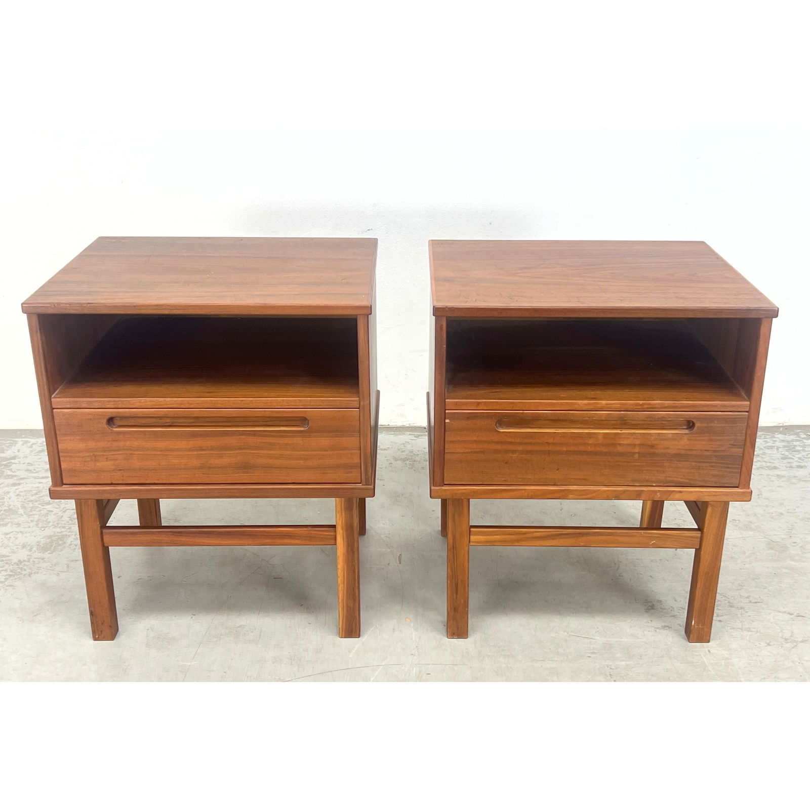 Pair Danish Modern Teak Nils Jonsson side table Nightstands. (1 of 16)