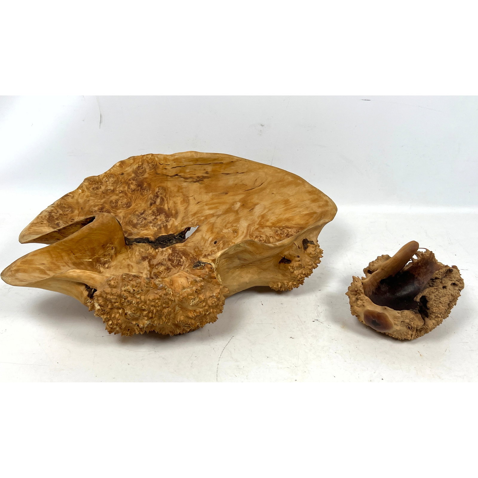 2pcs Studio Wood Bowls. Small Bob Wowack Bowl and Unsigned Shaped bowl. Hand carved.: 2pcs Studio Wood Bowls. Small Bob Wowack Bowl and Unsigned Shaped bowl. Hand carved. Dimensions: Height: 6 inches, Width: 16.5 inches, Depth: 10 inches. --- US Packing and Shipping charge: In house sh