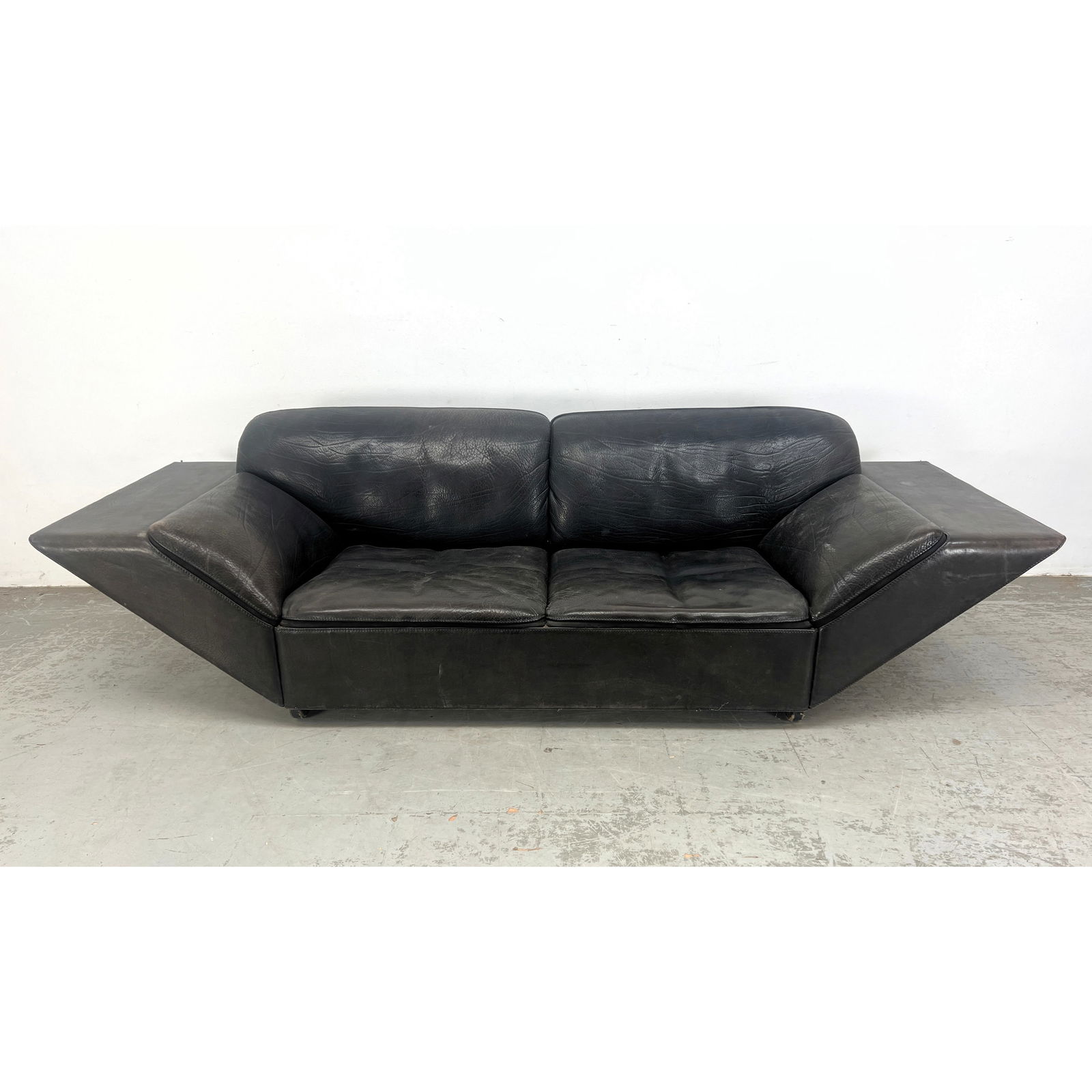 DeSEDE DS 126 Two Seater Sofa. Leather Love Seat designed by GERD LANGE. Dramatic Wide Angled Arms. (1 of 10)