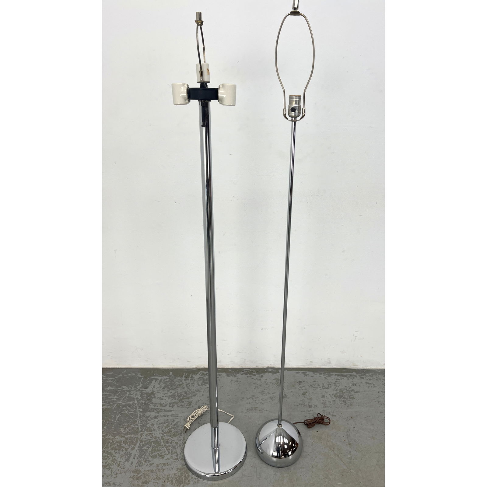 2 pcs Vintage Chrome Floor Lamps. Lightolier and Laurel (1 of 10)