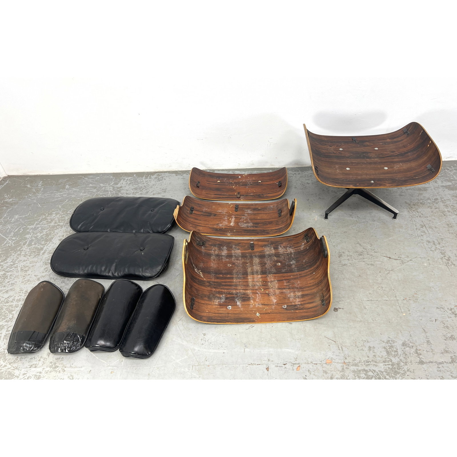 Vintage Eames Herman Miller 670/671 Lounge Chair Parts.: Vintage Eames Herman Miller 670/671 Lounge Chair Parts. Dimensions: Height: 22 inches, Width: 26 inches, Depth: 20 inches. --- - We offer curbside delivery for most items to NYC, Manhattan, Close Broo