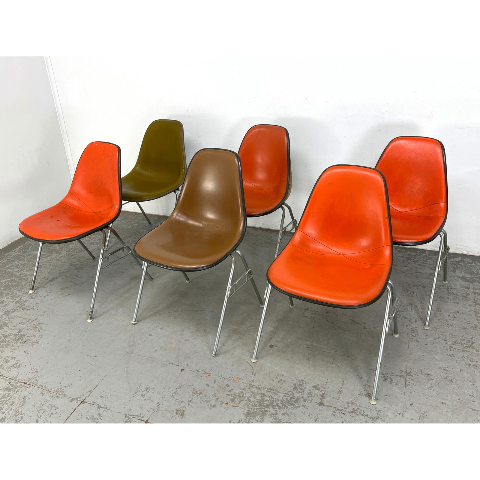 6pc Vintage Herman Miller Eames Padded Chairs, 4 dark orange, 1 brown , 1 olive color. (1 of 18)