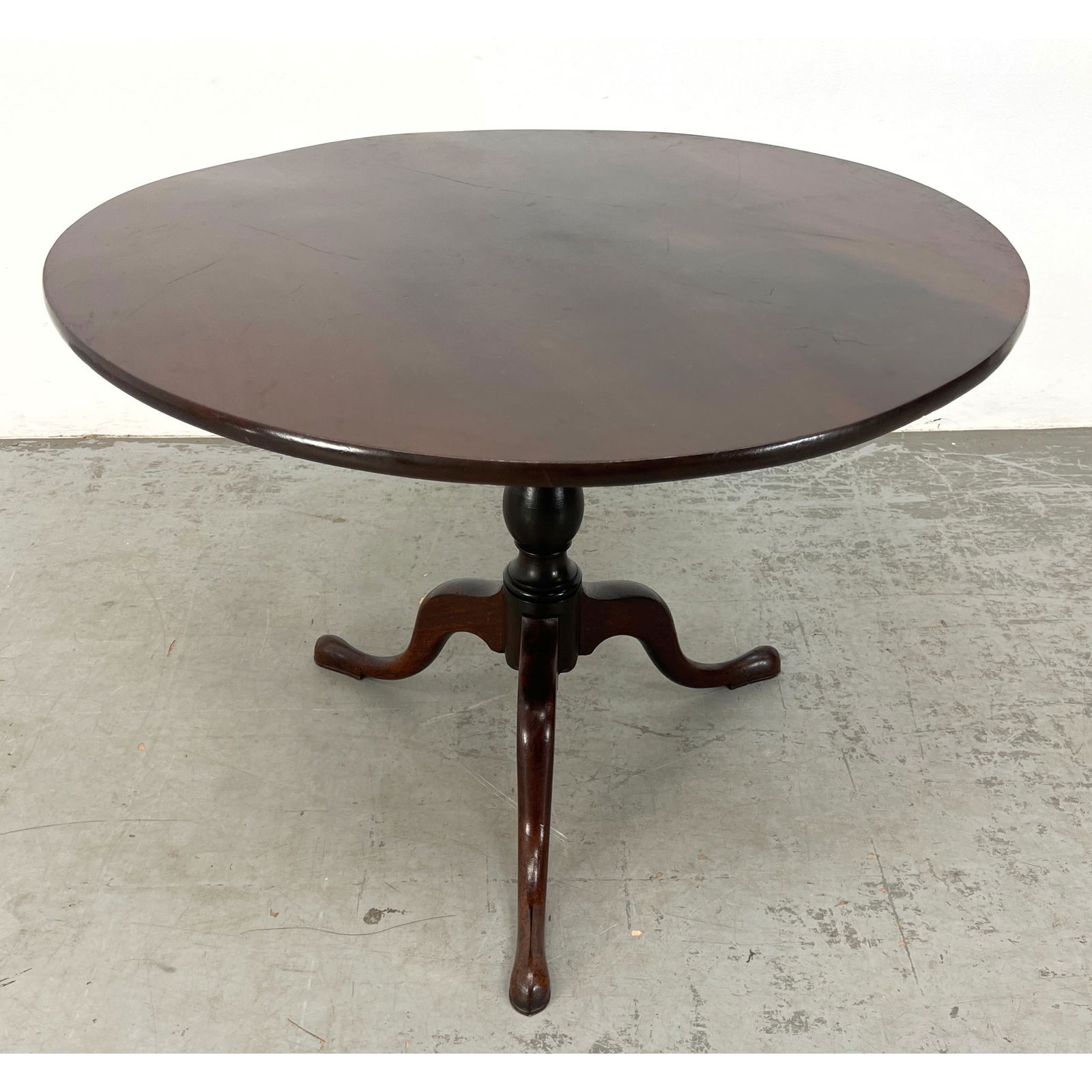 Antique Queen Anne Tilt Top Tea Table. Tripod base. (1 of 9)