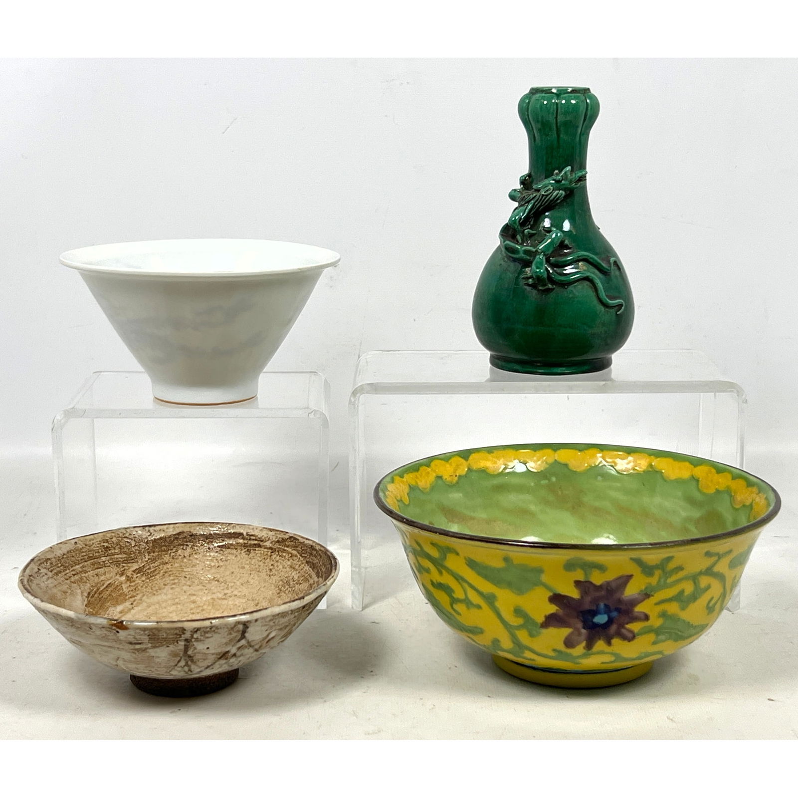 4pcs Asian Objects. Chinese yellow-ground green enamelled dragon bowl, dark green crackle-glazed cer (1 of 20)