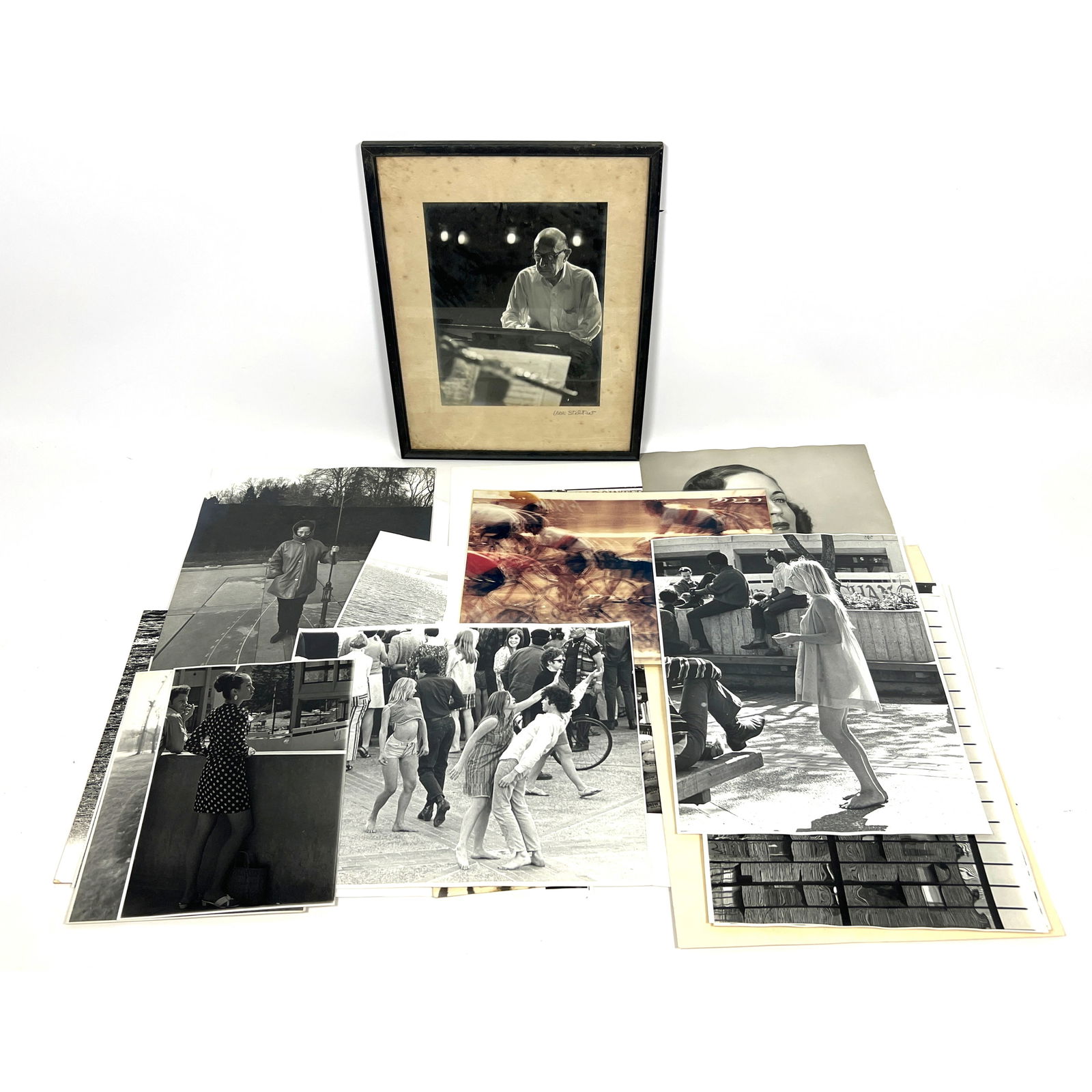 Lot Vintage Photographs. 1960s, nudes, Hippies, Lucille ball. (1 of 8)