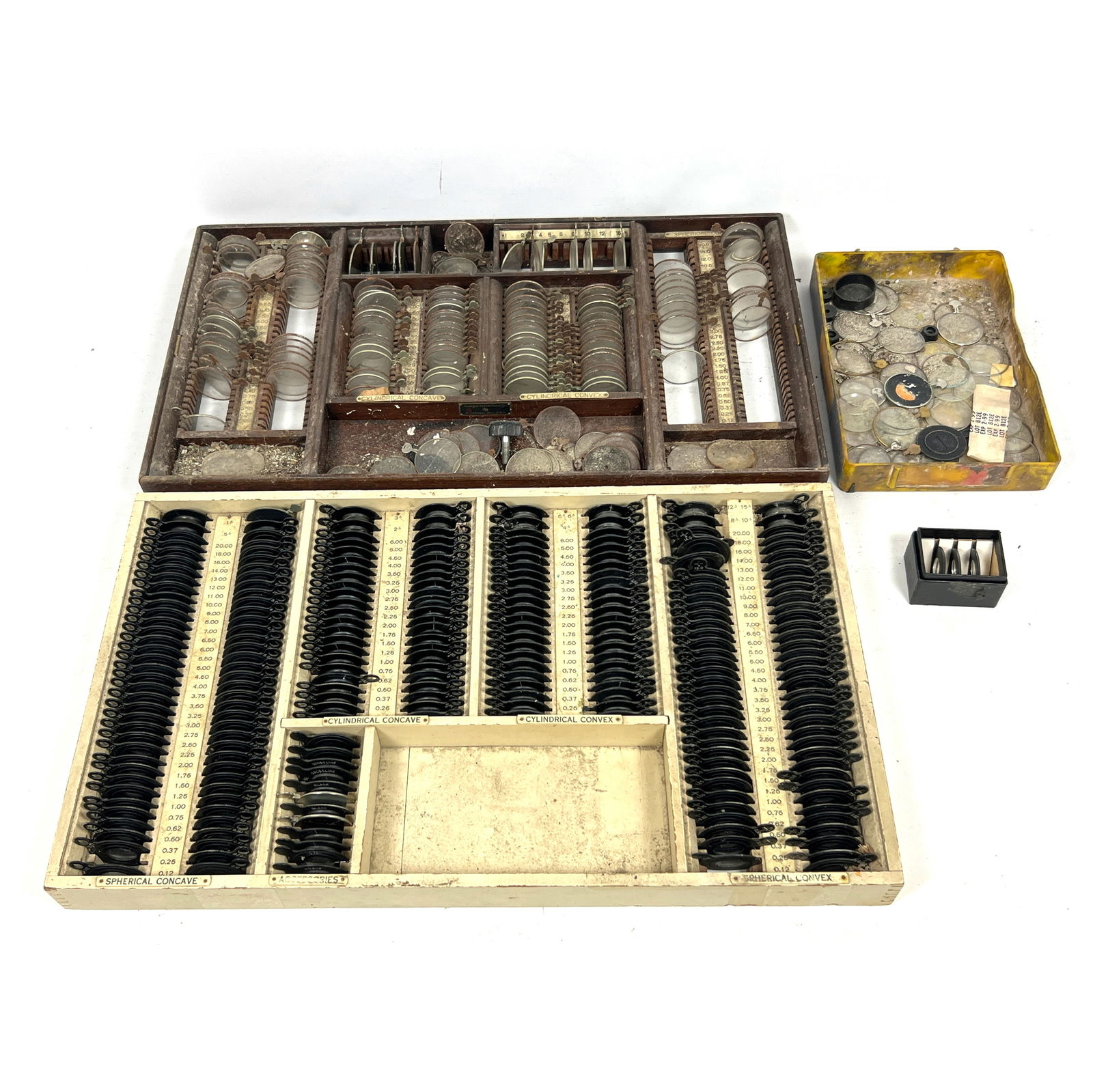 American Optical Company Optometry Trial Lens Set. (1 of 13)