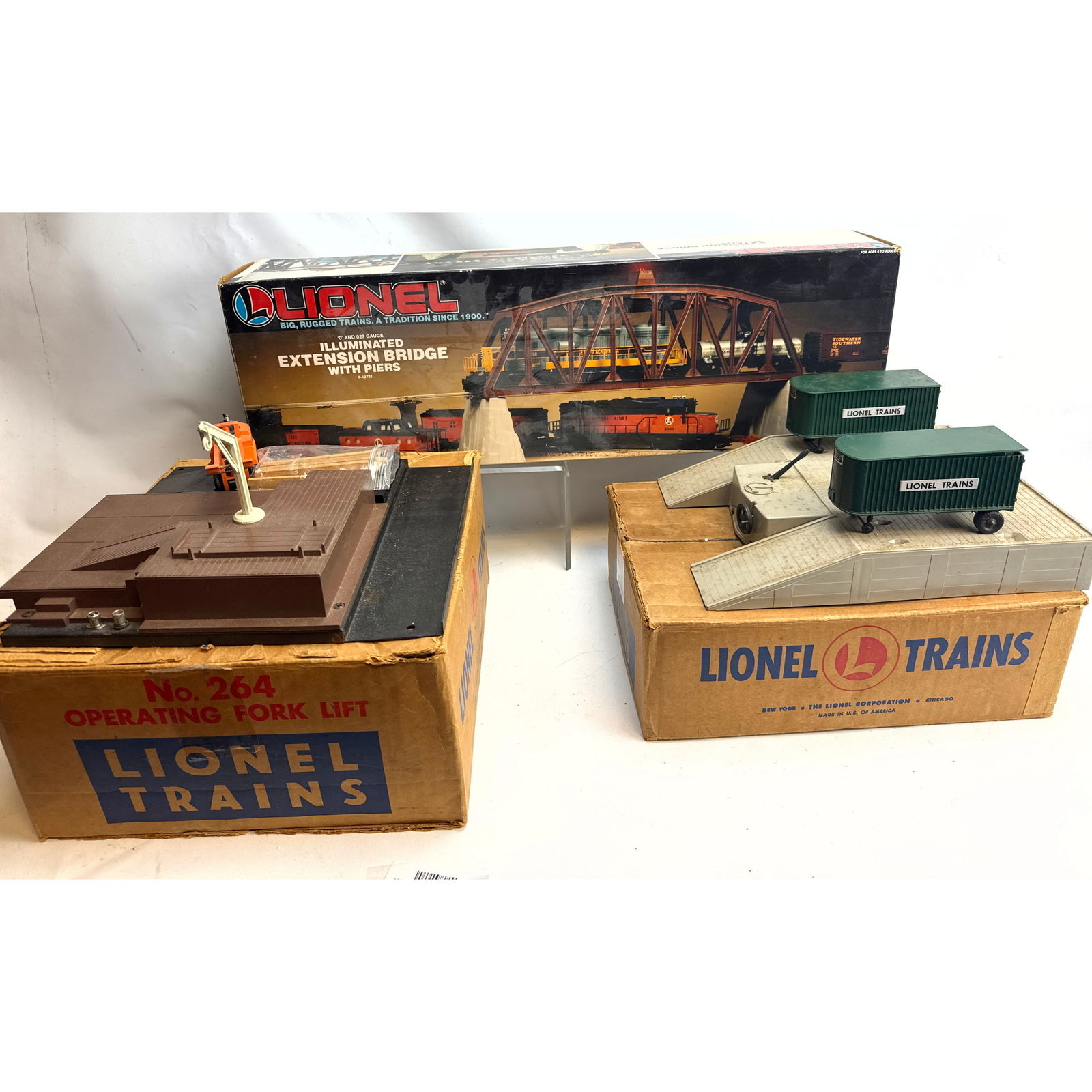 3pc Lionel operating train accessories,Lionel Model 6-12721  Illuminated Extension Bridge with Piers (1 of 10)