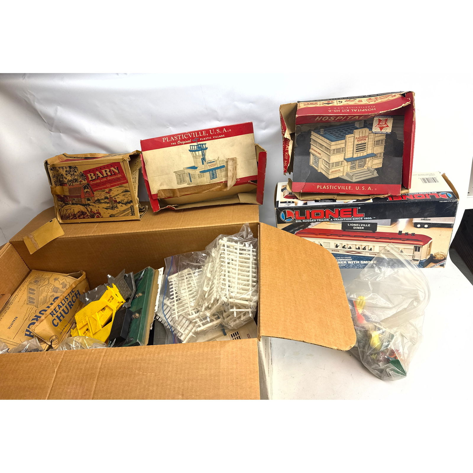 Collection of  Plasticville U.S.A., Lionel, and Louis Marx building. Vintage boxes and house pieces. (1 of 4)