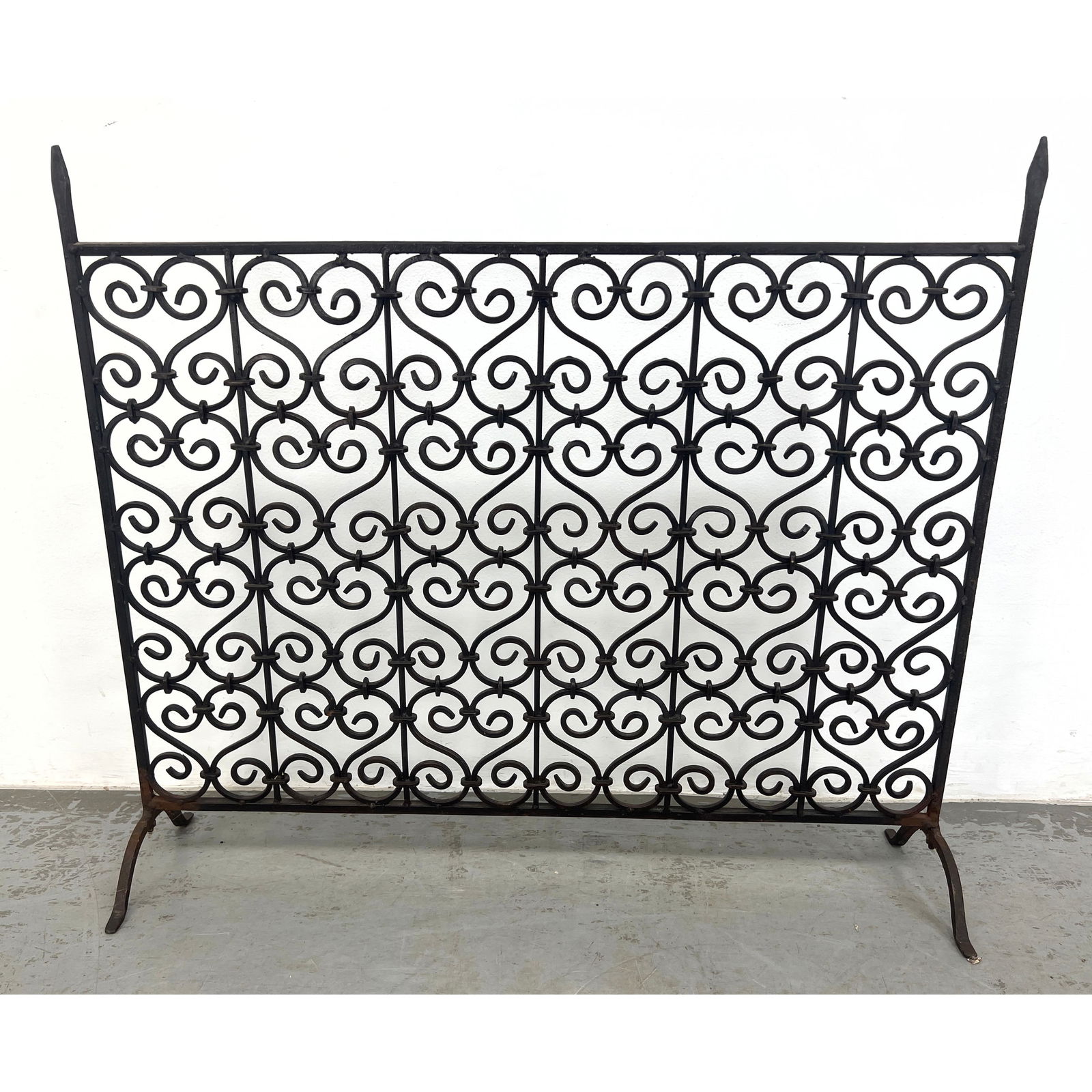 Heavy Wrought Iron Scroll Form Fireplace Screen. (1 of 7)