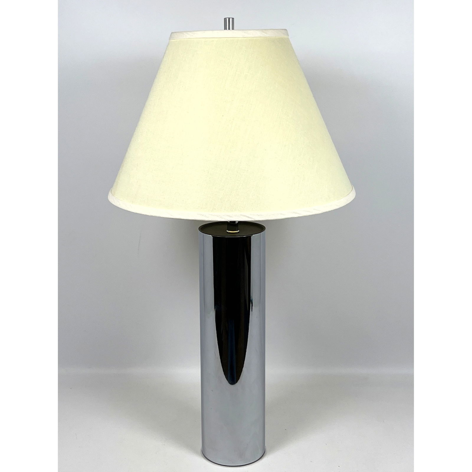 Von Nessen Style Chrome Column Table Lamp. (1 of 12)
