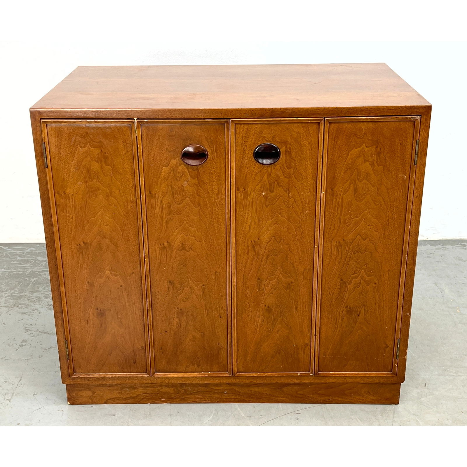 Edward Wormley for Dunbar Mid-Century Modern cabinet. 2 Door server. (1 of 13)