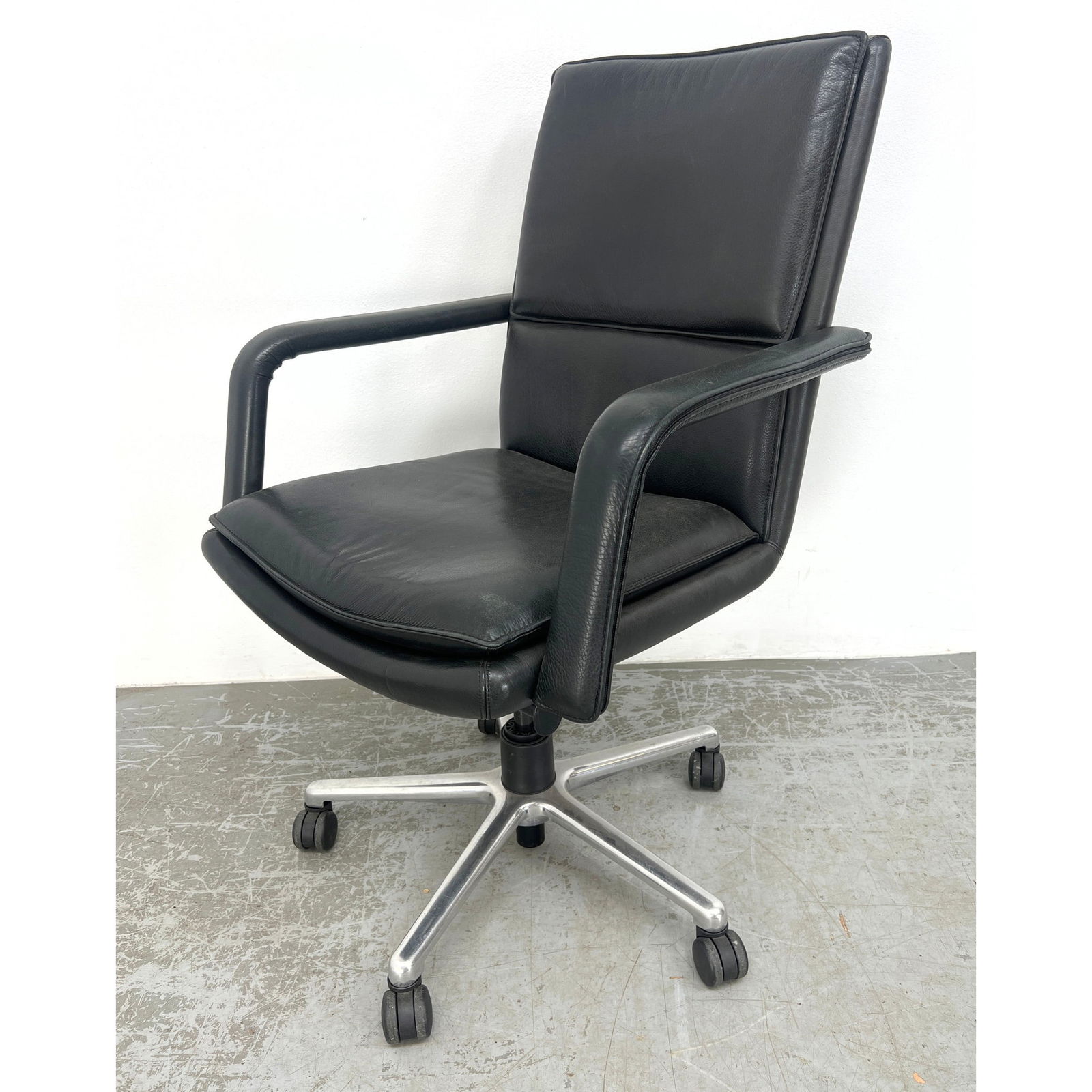 Leather Office Chair by Keilhauer 'Elite' Made in Canada.: Leather Office Chair by Keilhauer 'Elite' Made in Canada. Dimensions: Height: 40 inches, Width: 26 inches, Depth: 25 inches. - Seat Height: 20 inches --- - We offer curbside delivery for most items to