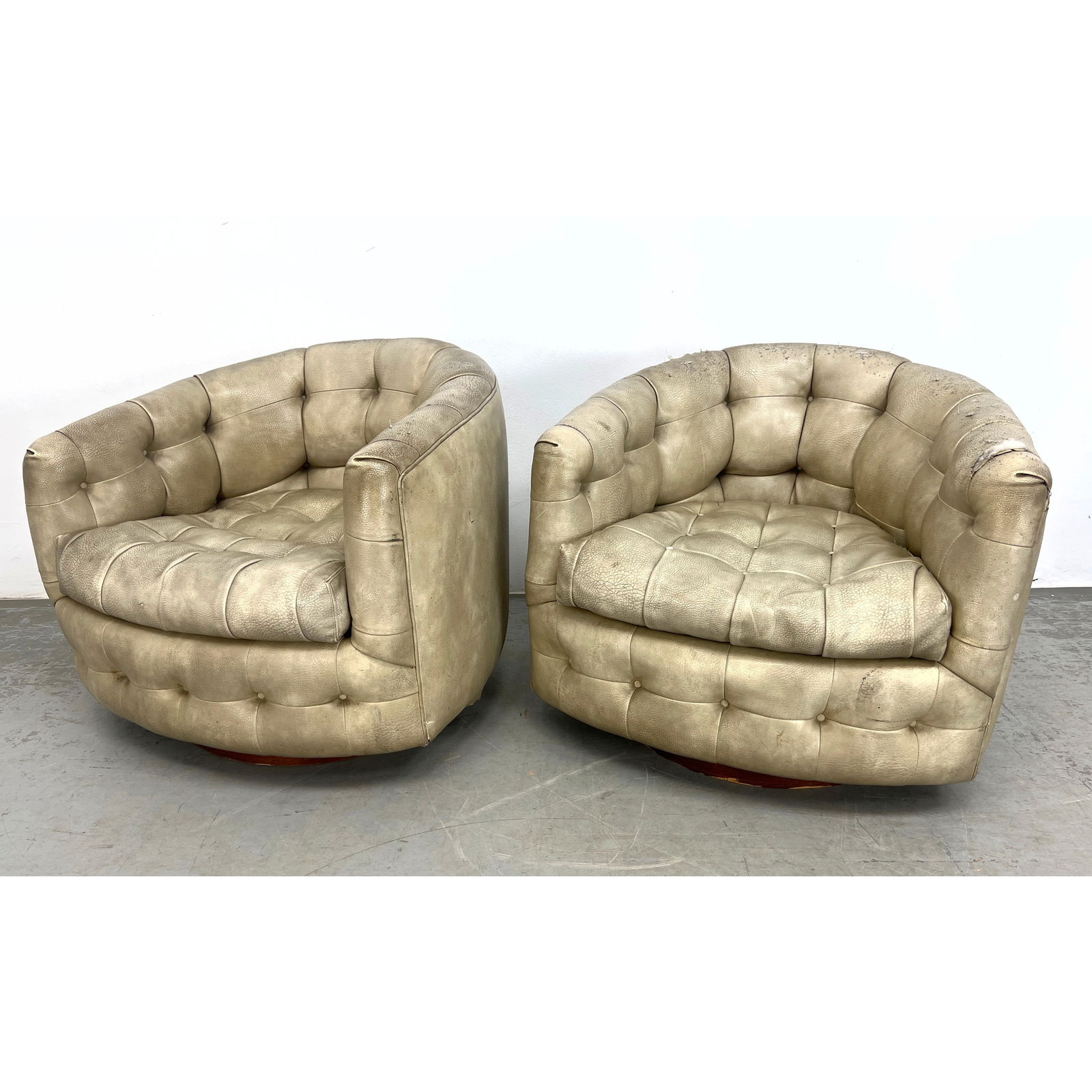 Pr MILO BAUGHMAN for THAYER COGGIN Swivel Lounge Chairs. Tufted Leather. Paper Label.: Pr MILO BAUGHMAN for THAYER COGGIN Swivel Lounge Chairs. Tufted Leather. Paper Label. Dimensions: Height: 26 inches, Width: 31 inches, Depth: 31 inches. - Seat Height: 15 inches --- - We offer curbsid