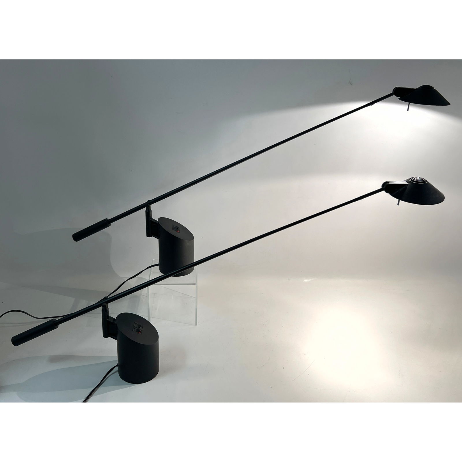 Pr ROBERT SONNEMAN for GEORGE KOVACS Black Desk Lamps. Modernist Long Arm Cantilever Design. Marked.: Pr ROBERT SONNEMAN for GEORGE KOVACS Black Desk Lamps. Modernist Long Arm Cantilever Design. Marked. Dimensions: Height: 25 inches, Width: 3.5 inches, Depth: 36 inches. --- US Packing and Shipping cha