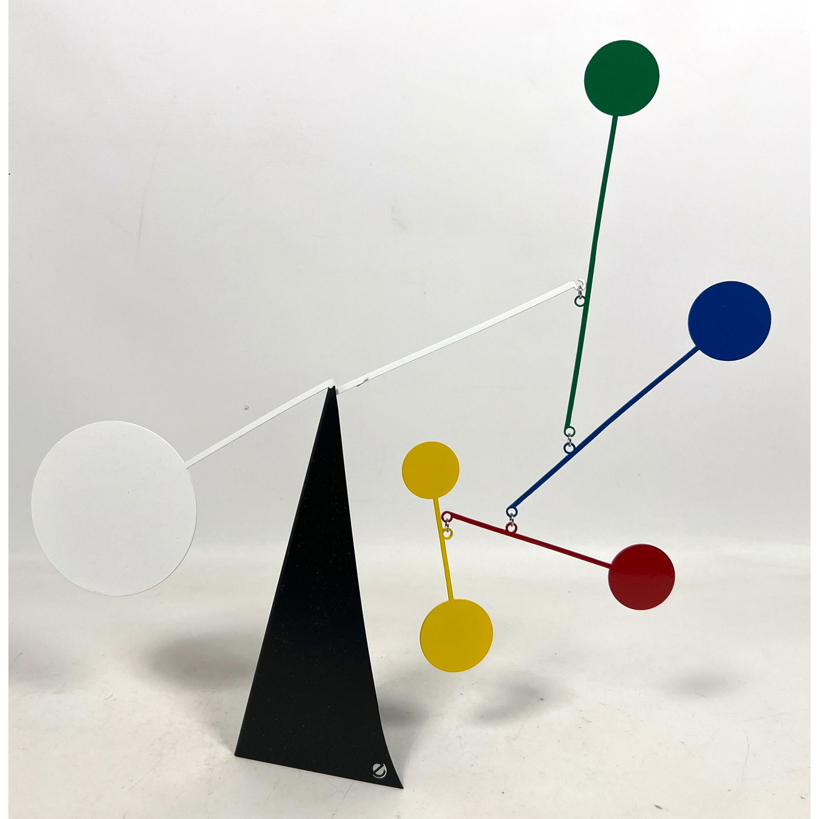 Ekko Workshop 'Standing Circles Desktop Mobile' kinetic sculpture (1 of 9)