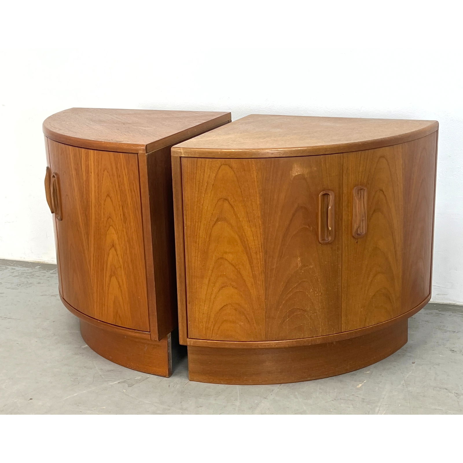 Pr G plan Fresco corner cabinets. Teak Two Door Cabinets have Semi Round Facades. Marked.: Pr G plan Fresco corner cabinets. Teak Two Door Cabinets have Semi Round Facades. Marked. Dimensions: Height: 21 inches, Width: 25.5 inches, Depth: 18 inches. --- - We offer curbside delivery for most