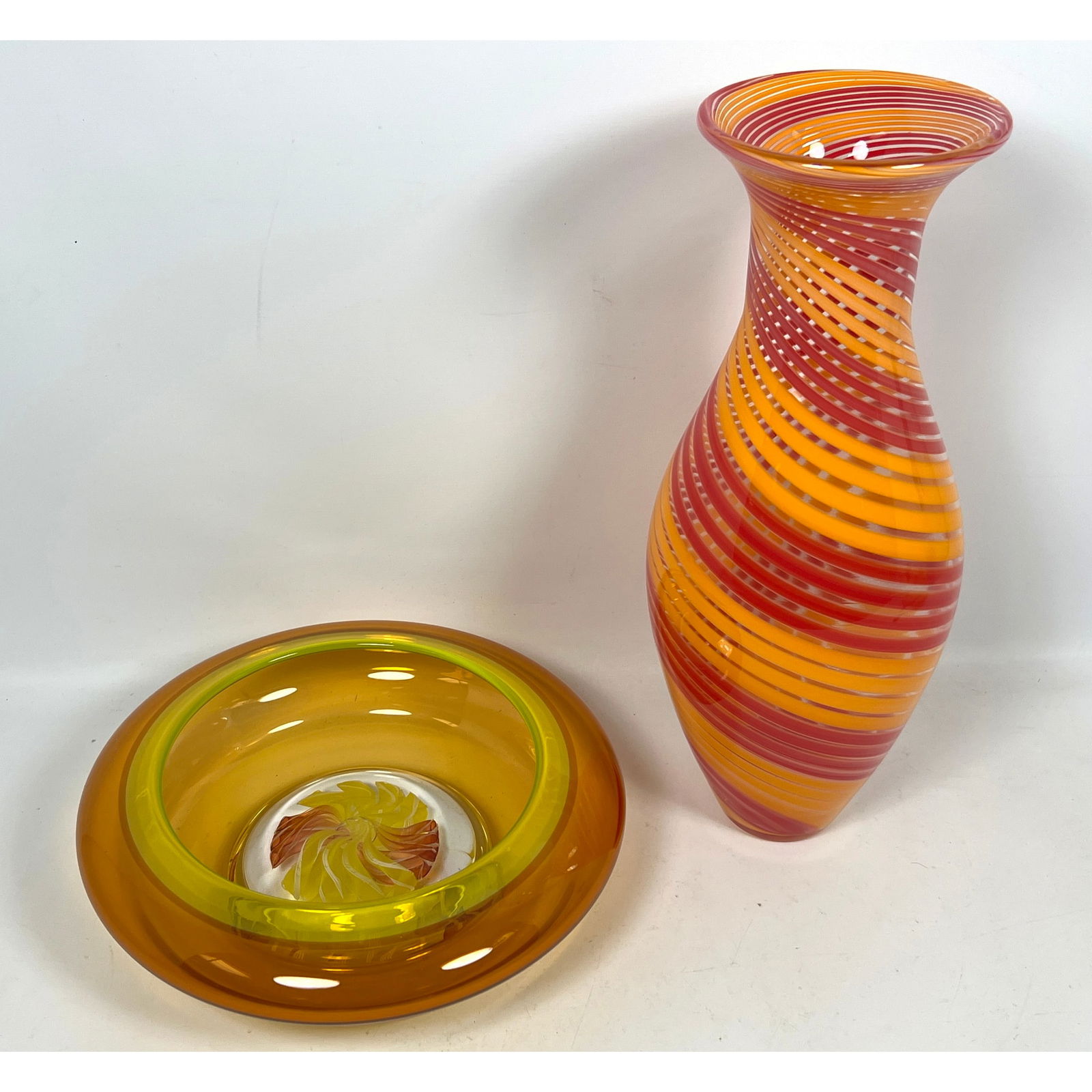 2pc Artisan Studio Art Glass. 1) DAVID LEPPLA for DKL Studio Glass Bowl with Central Multi Petal Ele (1 of 15)