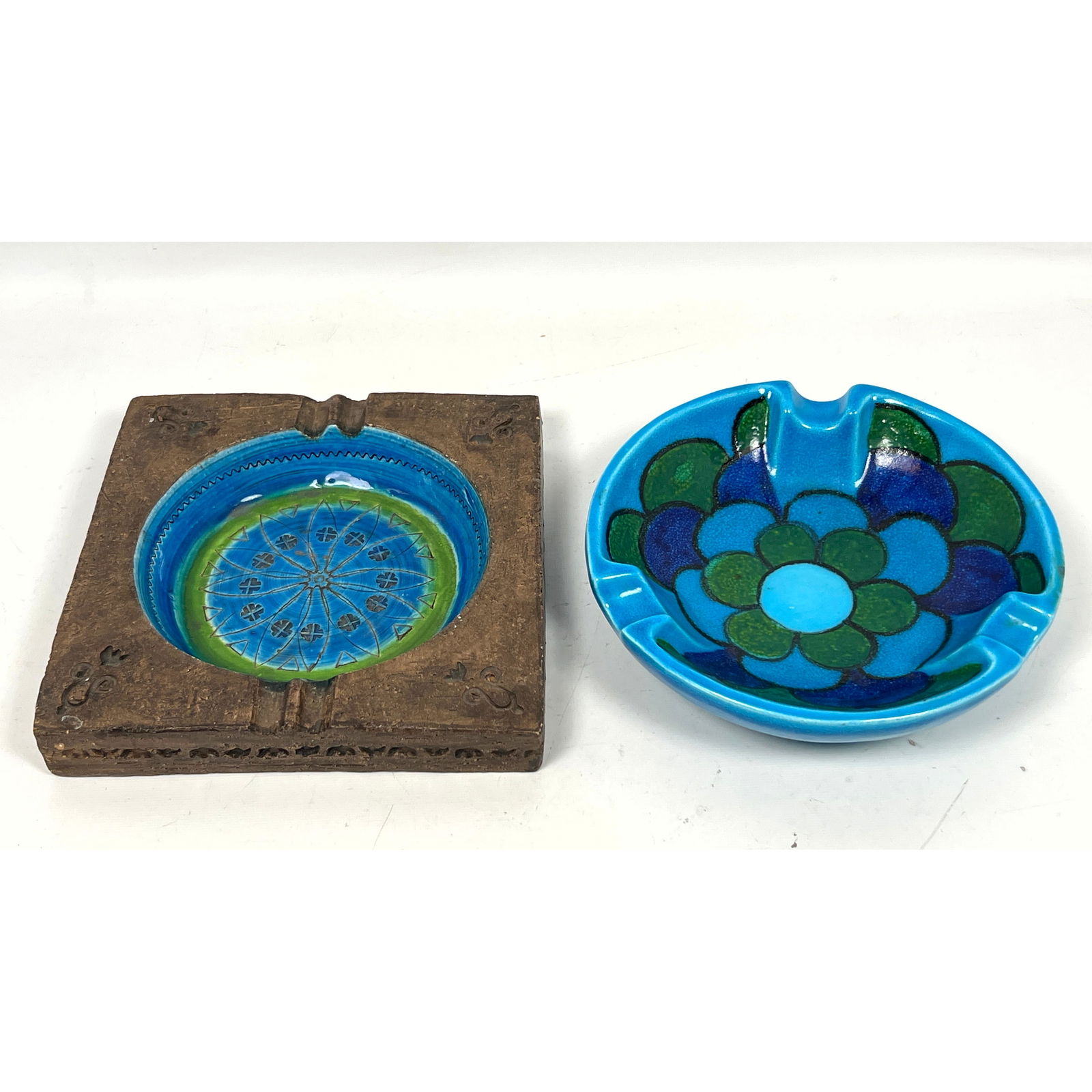 2pcs Italian Glazed Pottery Ashtrays.: 2pcs Italian Glazed Pottery Ashtrays. Dimensions: Height: 8.75 inches, Width: 8.75 inches, Depth: 2 inches. --- US Packing and Shipping charge: In house shipping available. Will be calculated once des