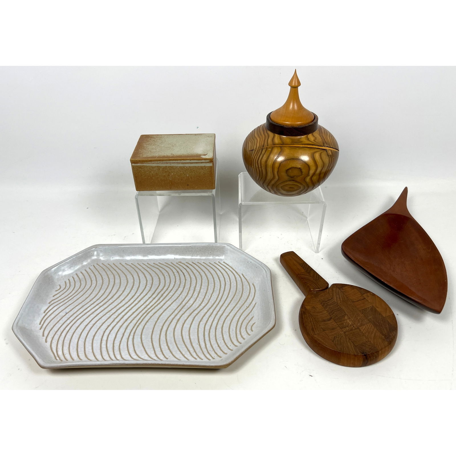 Mid Century Modern Lot. Marshall studio tray, Dansk. Jerry Trembley Covered Jar,: Mid Century Modern Lot. Marshall studio tray, Dansk. Jerry Trembley Covered Jar, Dimensions: Height: 14 inches, Width: 9.5 inches, Depth: 1.5 inches. --- US Packing and Shipping charge: In house shipp