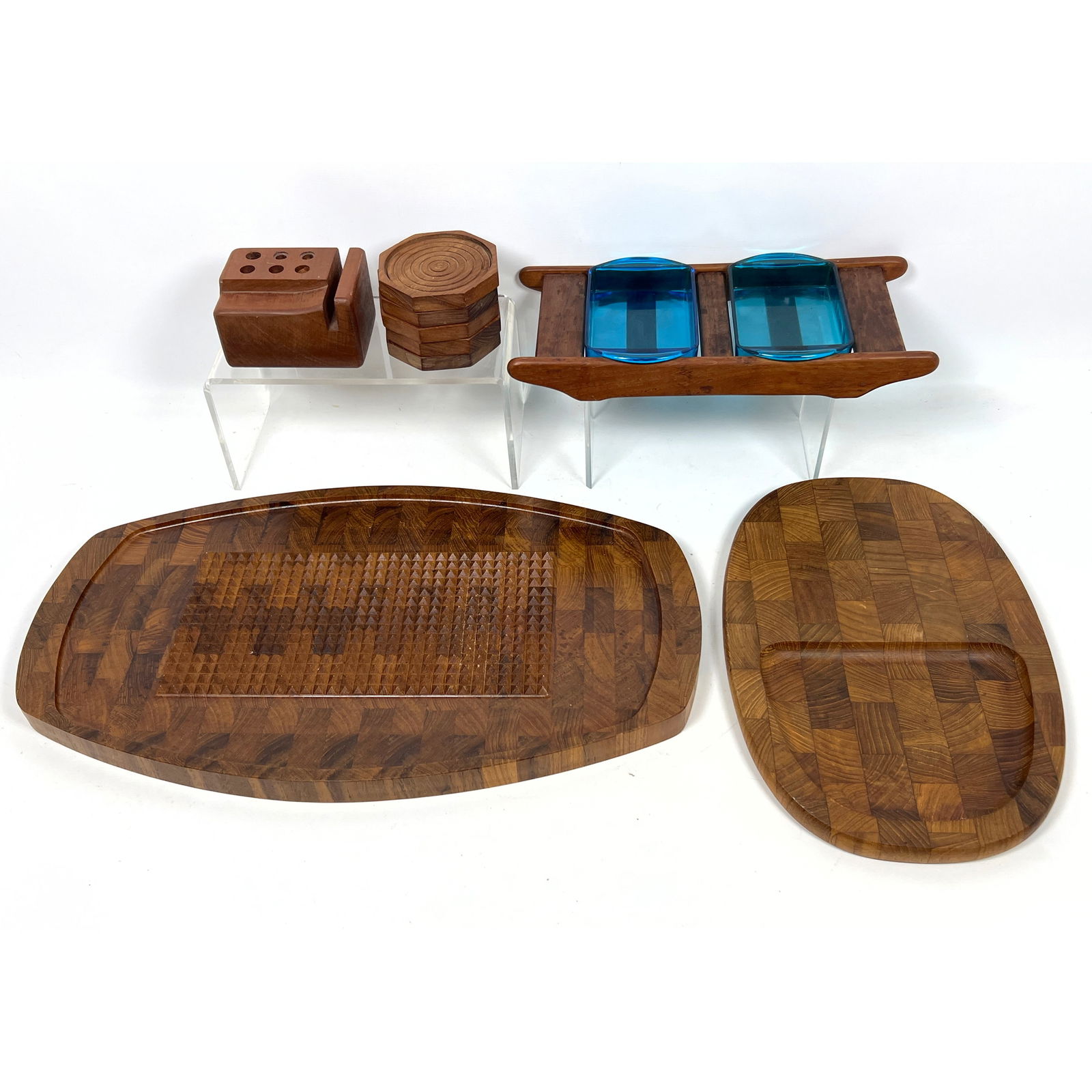 Mid Century Modern lot. Danish modern Denmark Teak Cutting Boards, Divided Dish with Blue Glass Inse: Mid Century Modern lot. Danish modern Denmark Teak Cutting Boards, Divided Dish with Blue Glass Inserts, and Desk Accessories Dimensions: Height: 5 inches, Width: 19 inches, Depth: 11 inches. --- US P