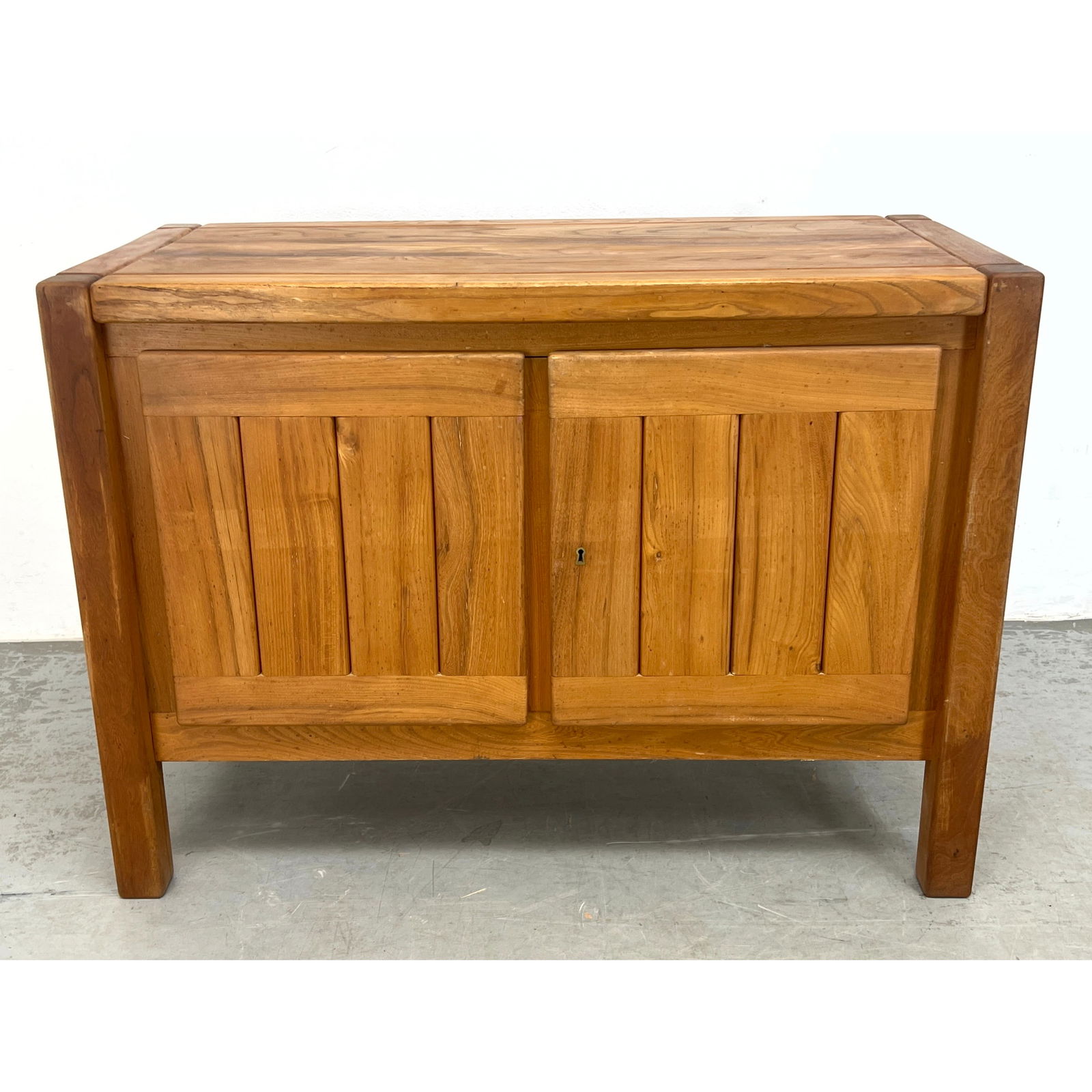 Maison Regain Elmwood 2 Door Server Cabinet. (1 of 7)