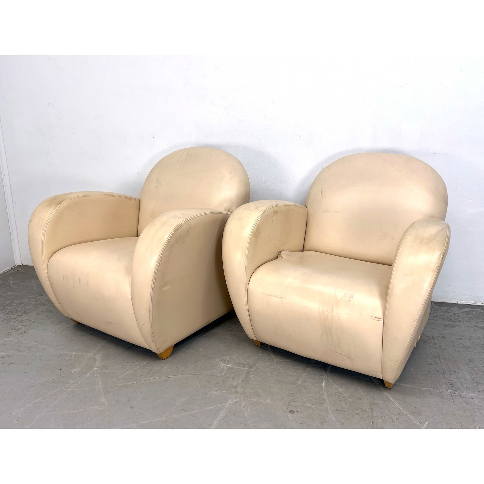 Pair Art Deco style Naugahyde lounge chairs. Loewenstein. (1 of 16)