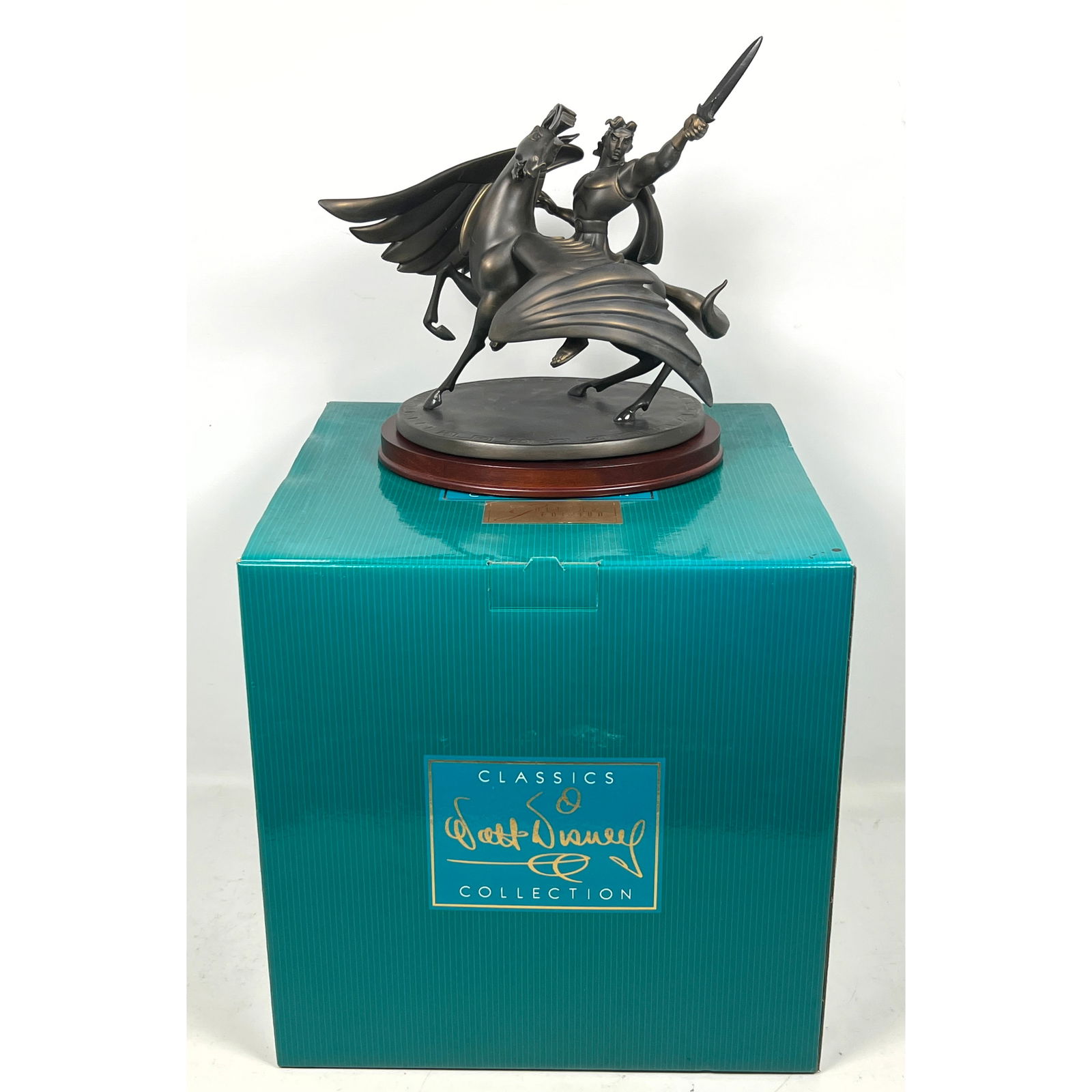 WALT DISNEY CLASSICS "Hercules" Sculpture. Box and COA. Defiant Hercules and Pegasus Figure. (1 of 12)