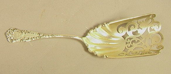 Fancy Sterling Pierced Scoop Shovel Serving Piece: Fancy Sterling Pierced Scoop Shovel Serving Piece. Monogrammed. Marked-- Dimensions: : D: 2.5 inches: L: 8.5 inches--- Weight: 2.27 Troy ozs. ---- --- US Shipping charge: $14