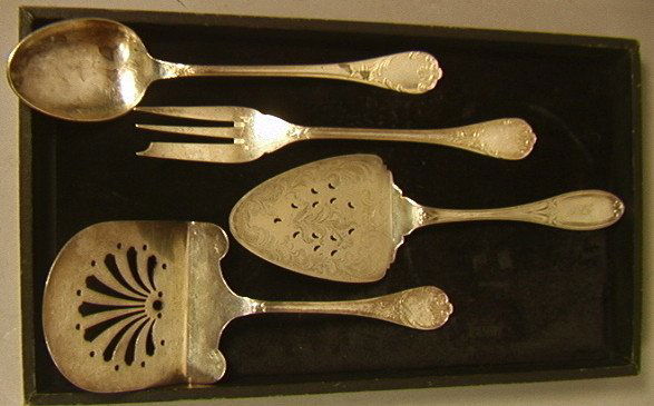 4pc Serving Pieces. 3 CHRISTOFLE France. 1 W.M. W: 4pc Serving Pieces. 3 CHRISTOFLE France. 1 W.M. WALKER Pie Server. 4 pcs-- Dimensions: : L: 10.25 inches --- US Shipping charge: $14