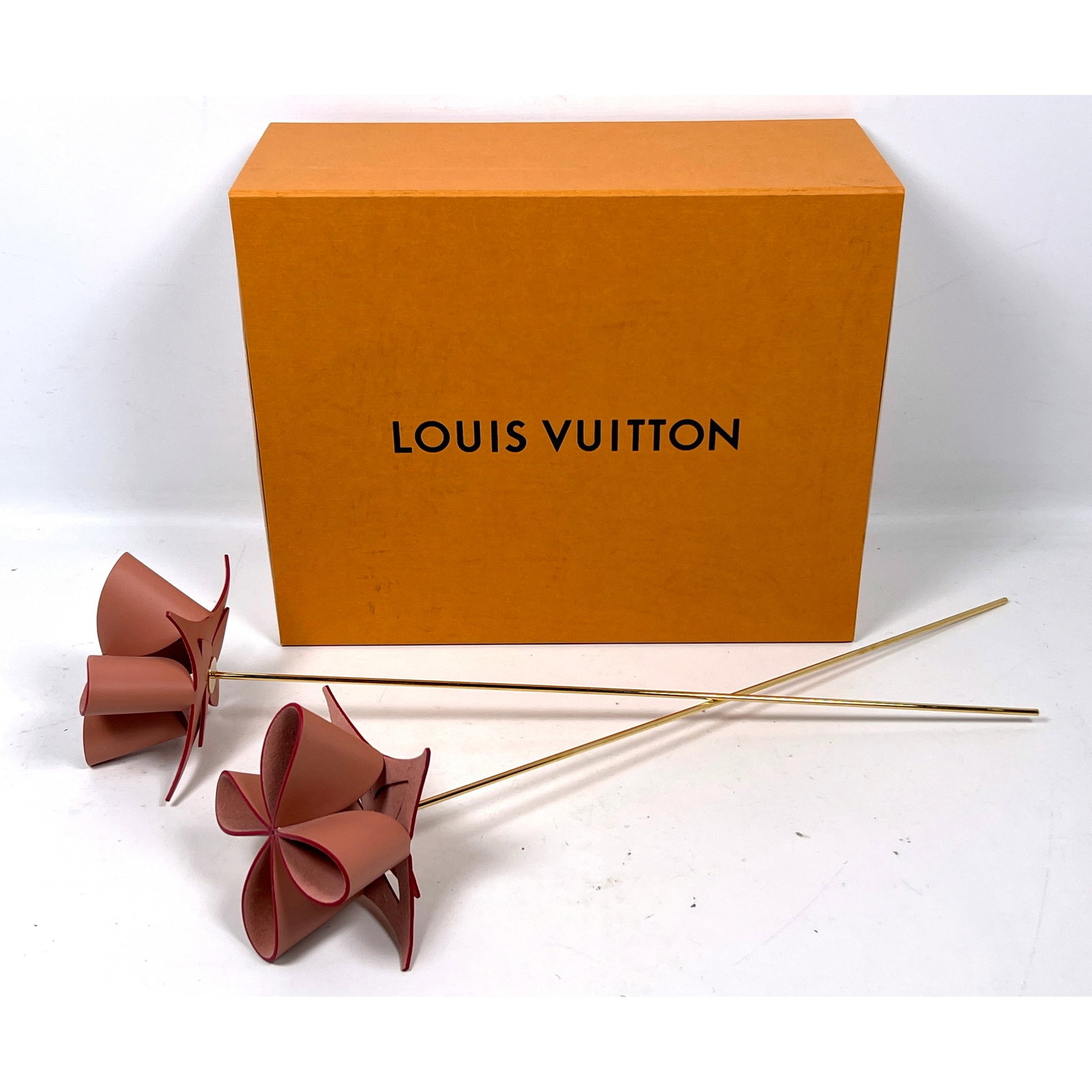 2pcs Louis Vuitton Origami Leather Flowers Marked. Plus Louis Vuitton Box. (box is not for the flowe (1 of 12)
