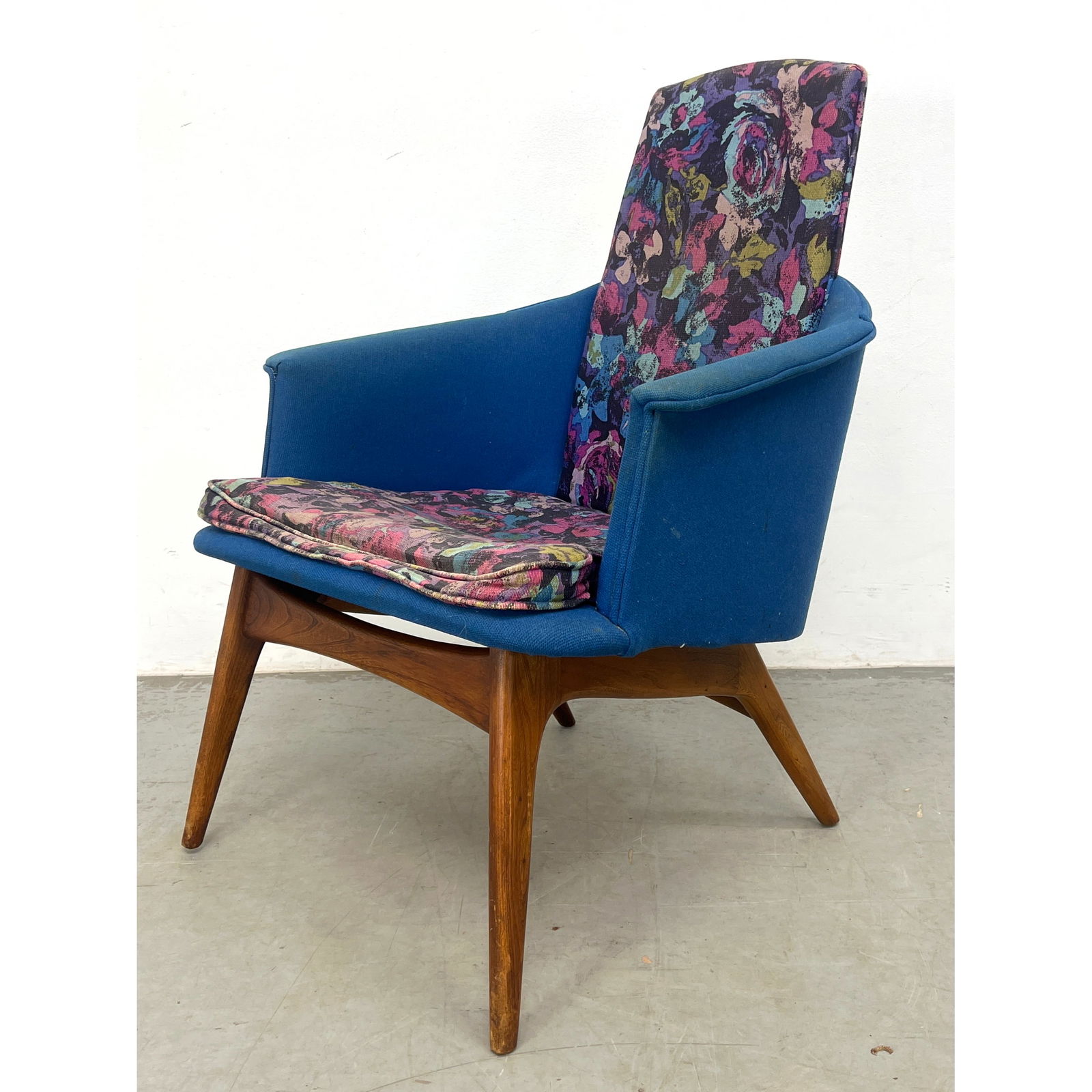 Mid Century Modern Walnut Lounge Chair. Elegant Tapered Leg Frame supports Bowed Arm Chair. Contrast (1 of 8)