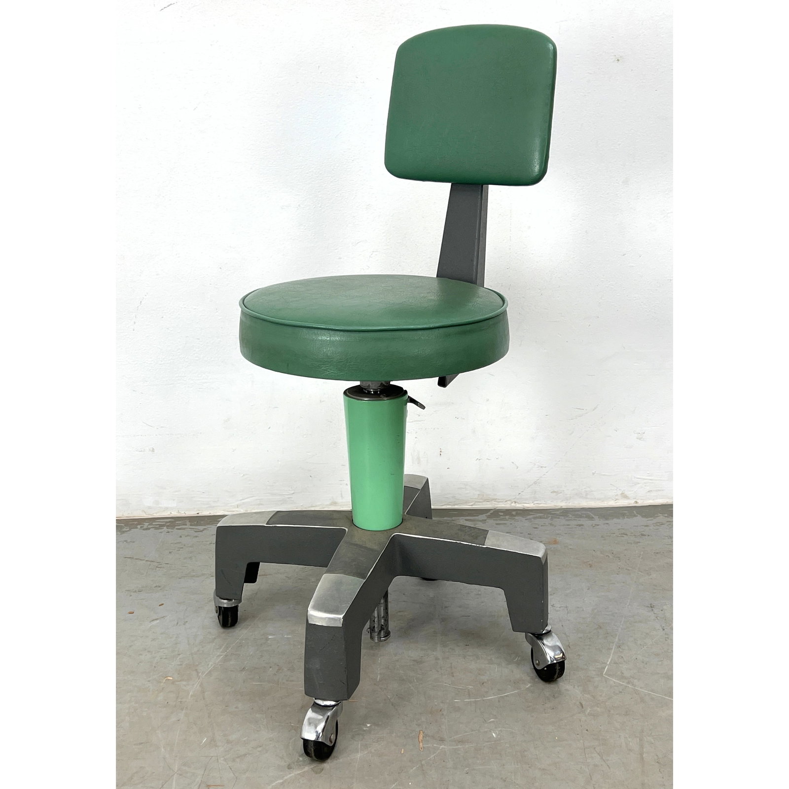 AMERICAN OPTICAL Industrial Vintage Stool. Exam Room Medical Chair has green enamel element and heav (1 of 8)