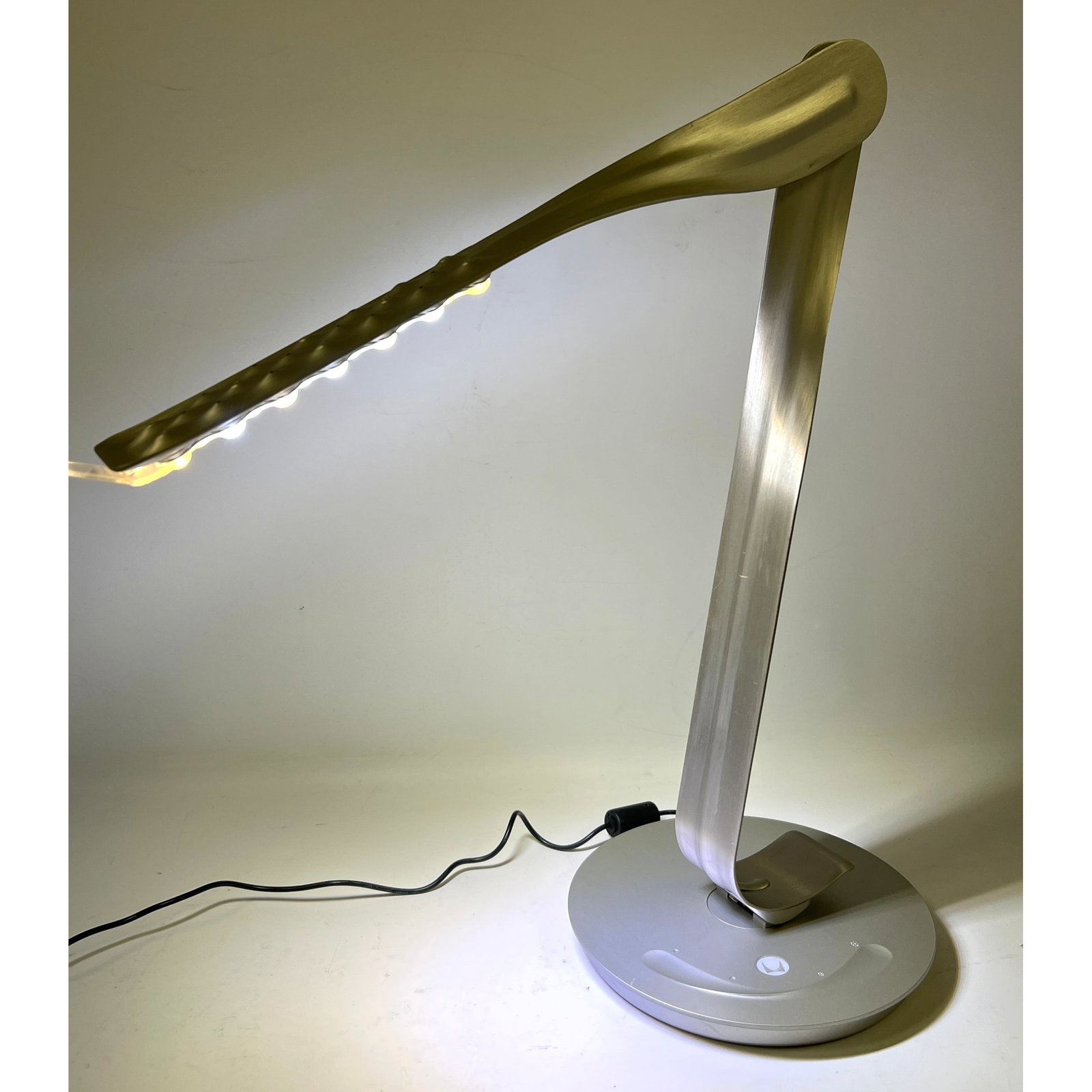 Yves Behar Herman Miller Leaf LED Desk Lamp, Modern Design (1 of 11)