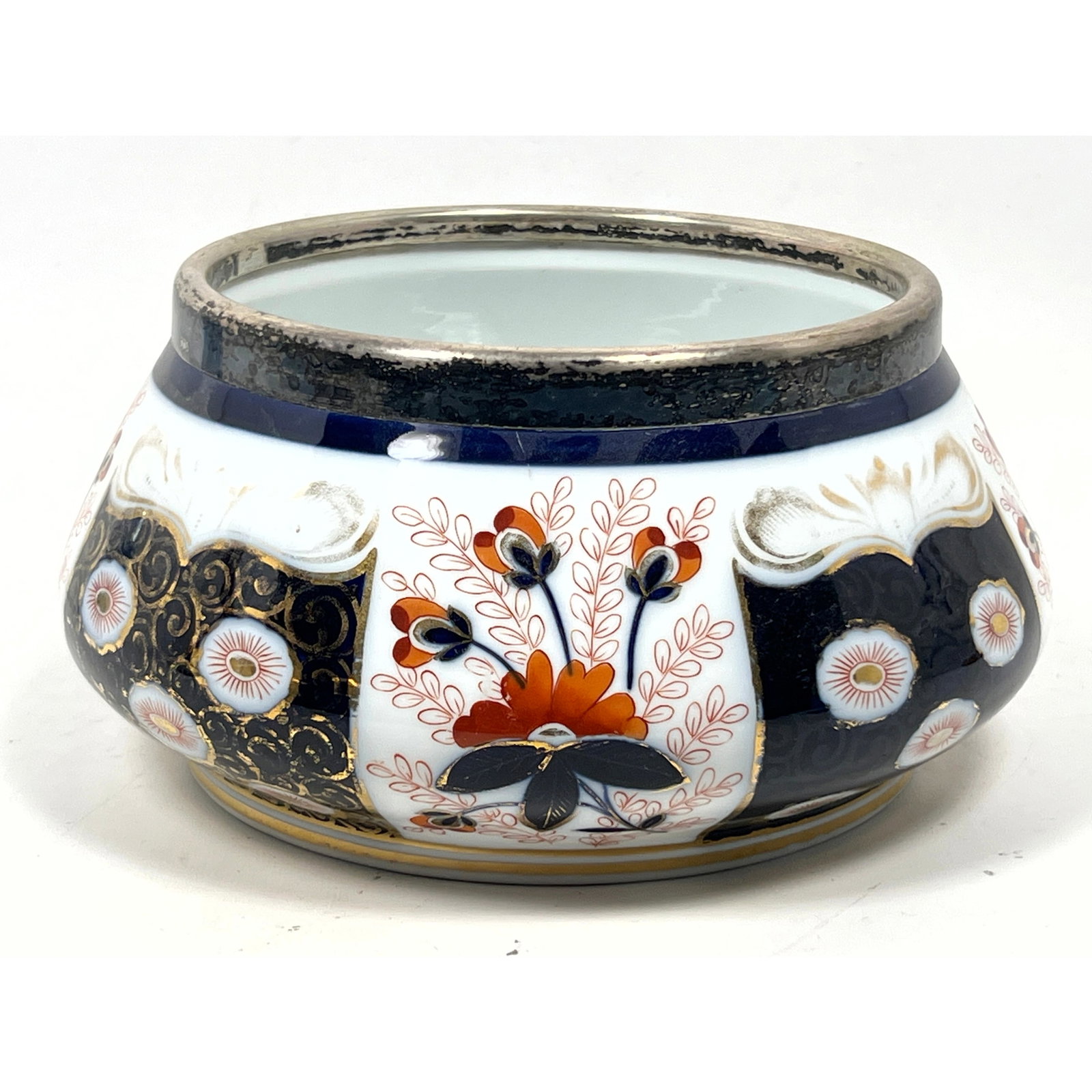 Meissen bulbous porcelain bowl decorated in the Gaudy Welsh or Imari style. (1 of 10)