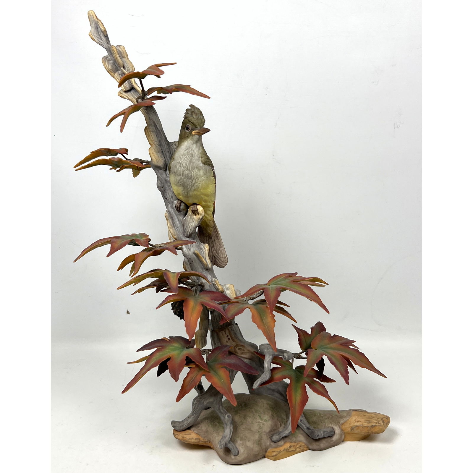 Boehm limited edition hand-painted porcelain figurine depicting a Crested Flycatcher. Limited editio (1 of 13)