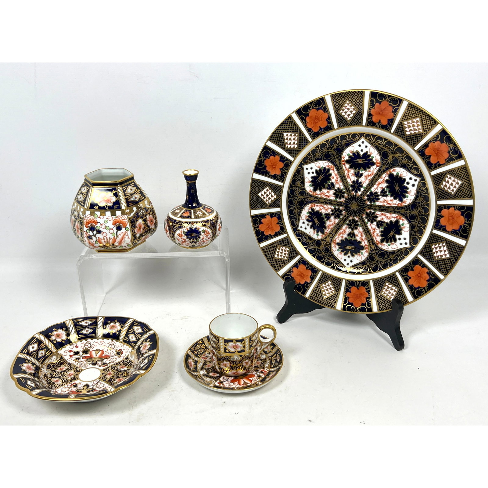 5pcs Royal Crown Derby bone china decorated in the iconic Old Imari Pattern. Plate cups saucer small (1 of 17)